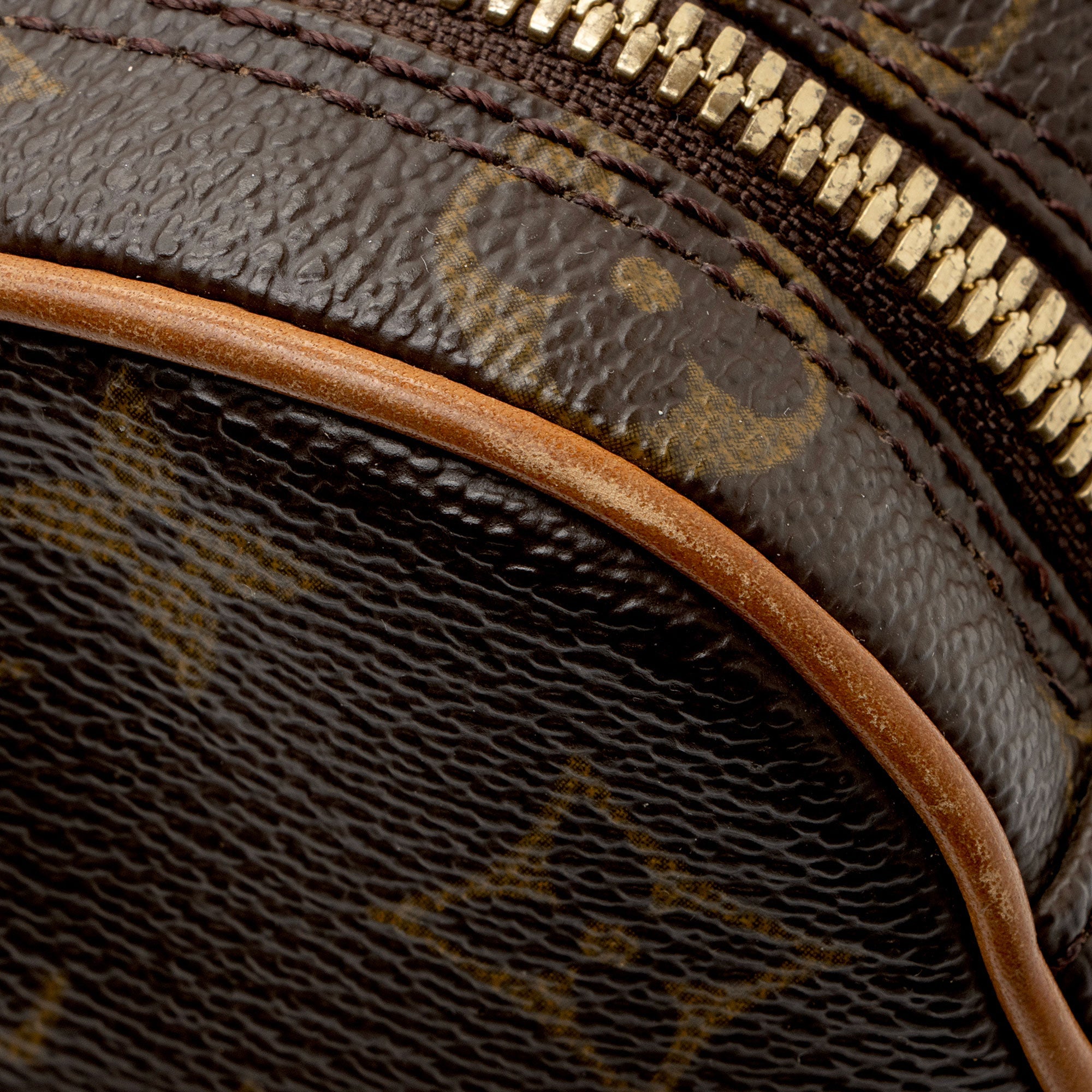 Louis Vuitton Vintage Monogram Canvas Pochette Gange Sling Bag (SHF-BjNVCp)