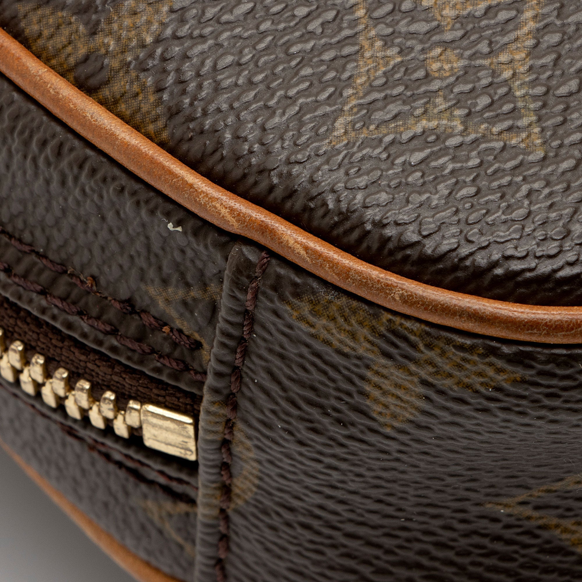 Louis Vuitton Vintage Monogram Canvas Pochette Gange Sling Bag (SHF-BjNVCp)