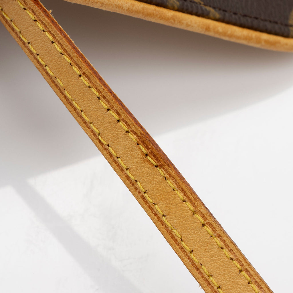 Louis Vuitton Vintage Monogram Canvas Pochette Twin GM Shoulder Bag (SHF-lrMdPe)