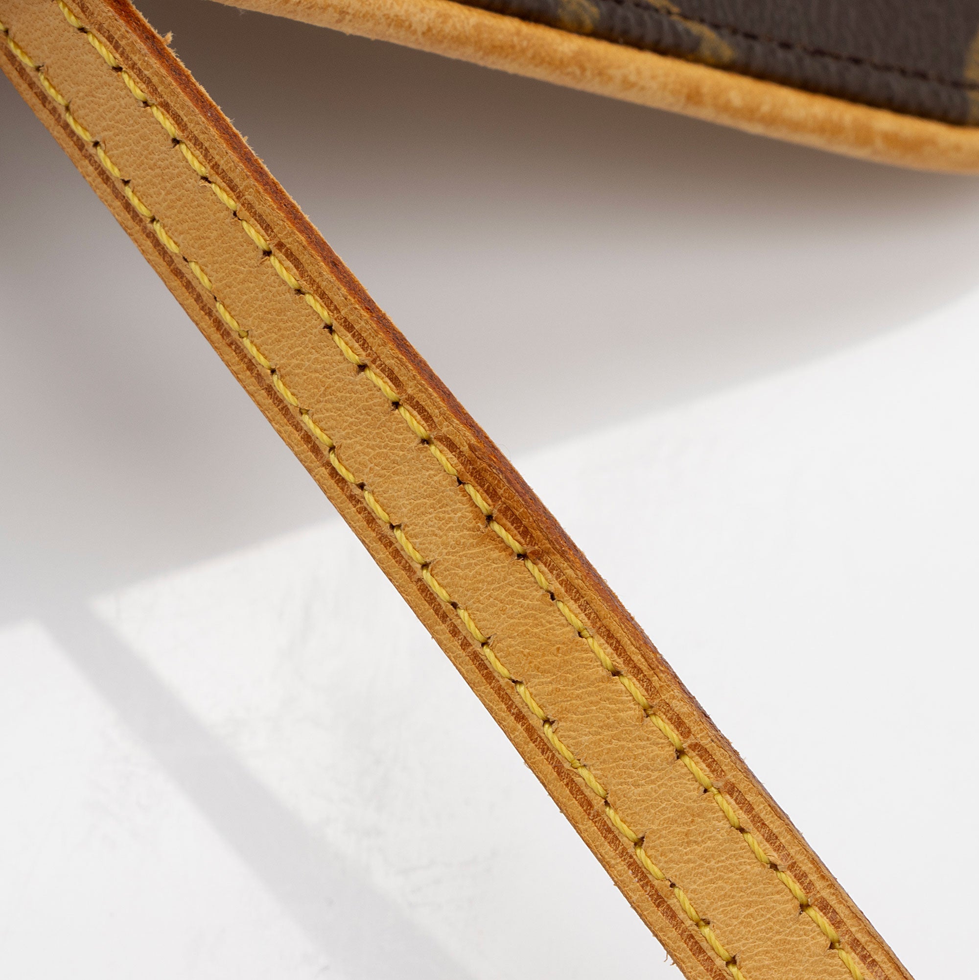 Louis Vuitton Vintage Monogram Canvas Pochette Twin GM Shoulder Bag (SHF-lrMdPe)