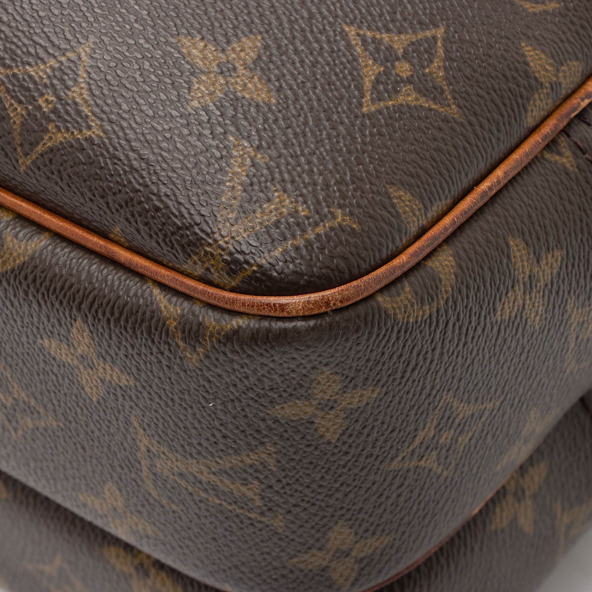 Louis Vuitton Vintage Monogram Canvas Reporter PM Messenger (SHF-Oa30do)