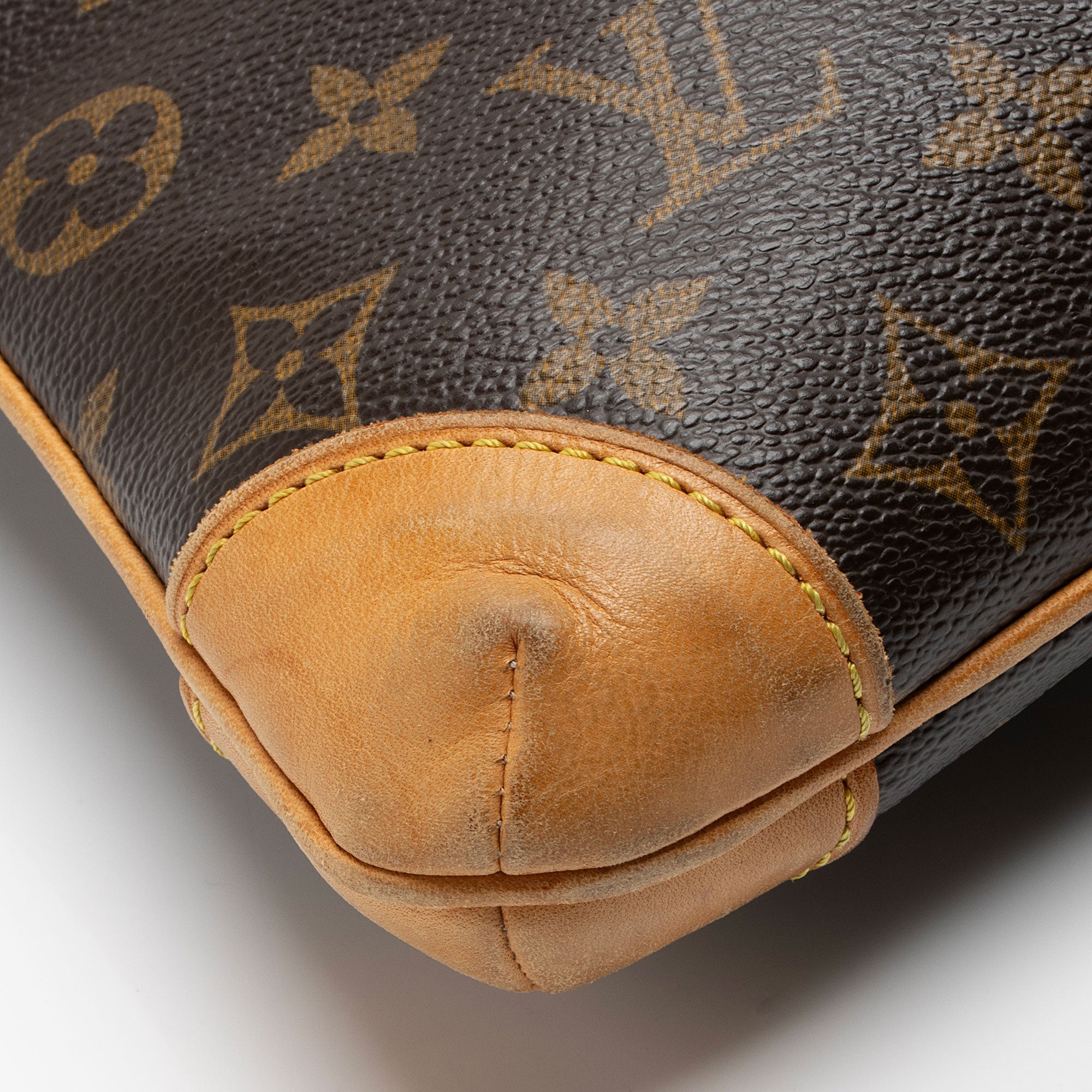 Louis Vuitton Vintage Monogram Canvas Sac Coussin GM Shoulder Bag (SHF-VU1dTG)
