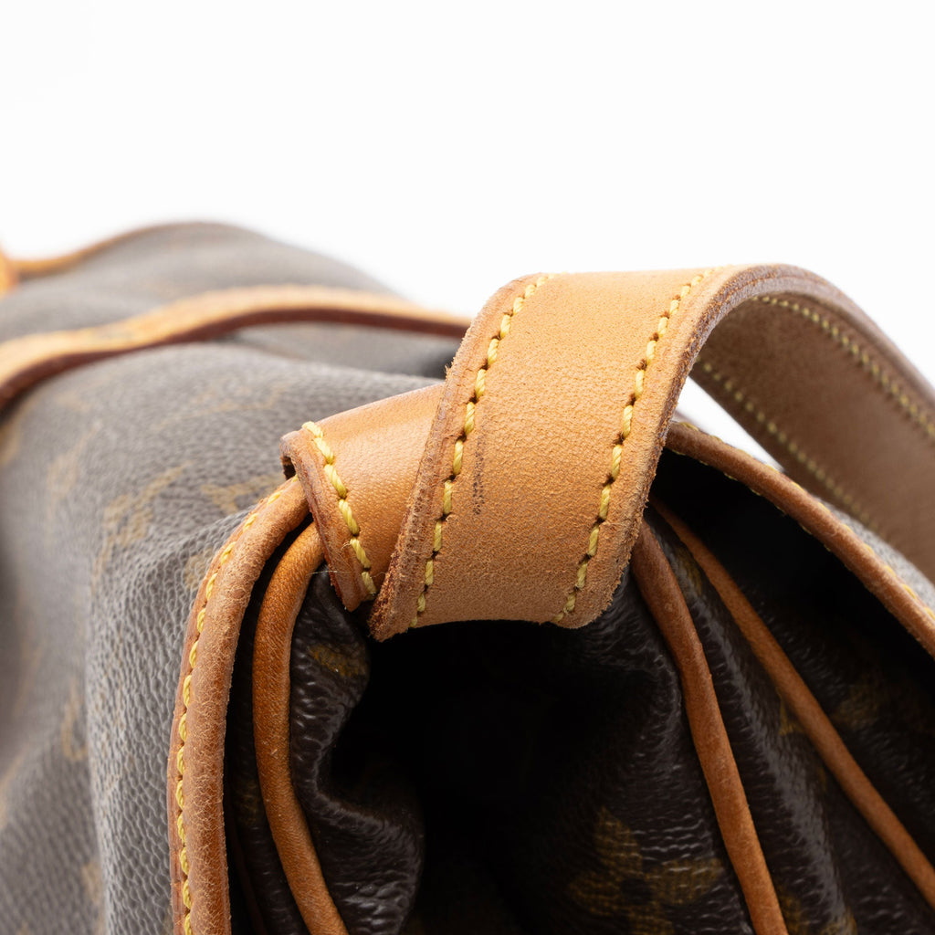 Louis Vuitton Vintage Monogram Canvas Saumur 30 Messenger