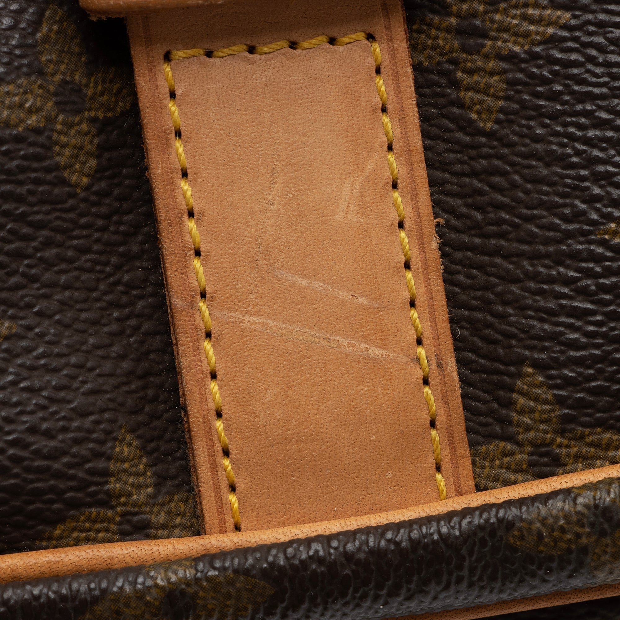 Louis Vuitton Vintage Monogram Canvas Saumur 35 Messenger Bag (SHF-sIW7oS)
