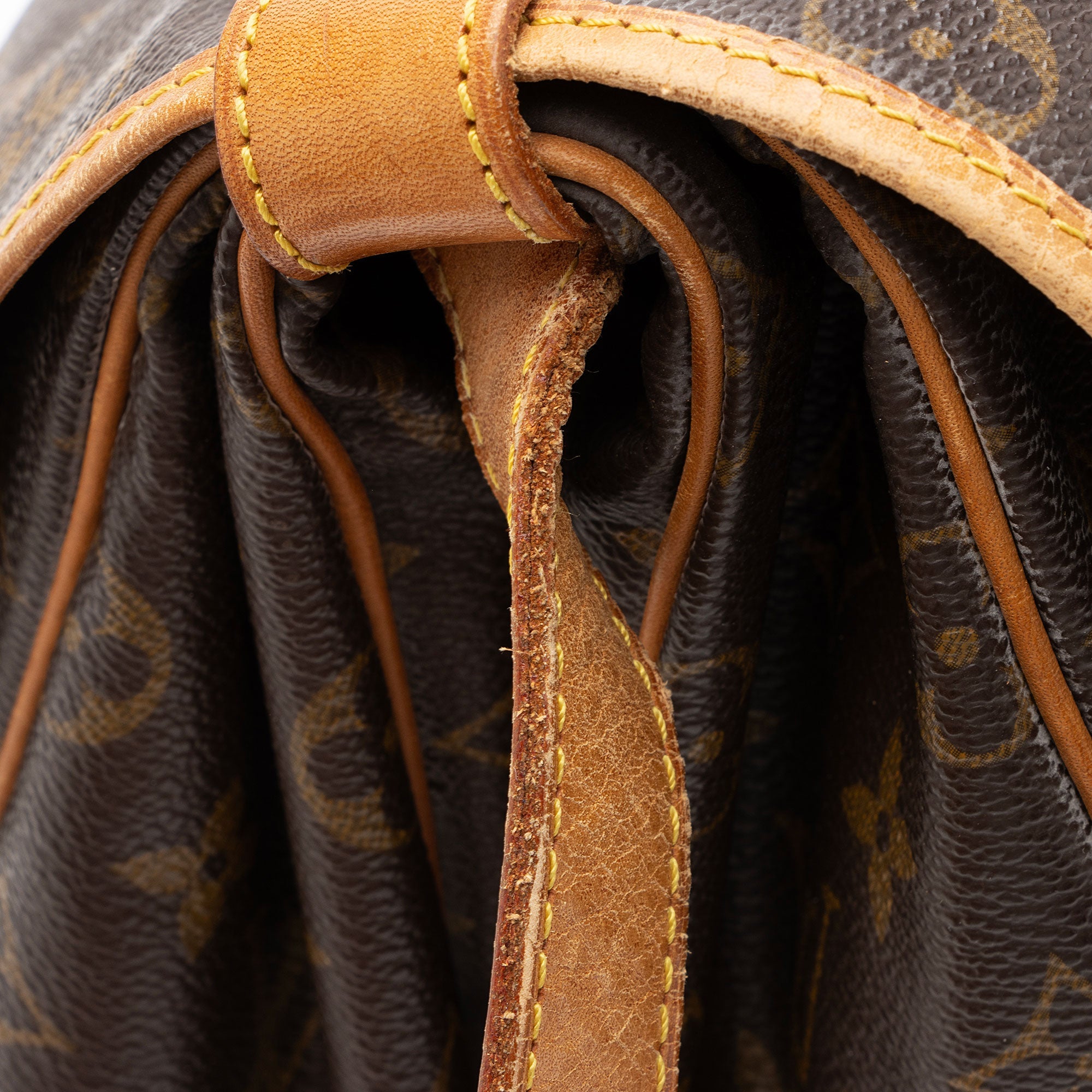 Louis Vuitton Vintage Monogram Canvas Saumur 35 Messenger