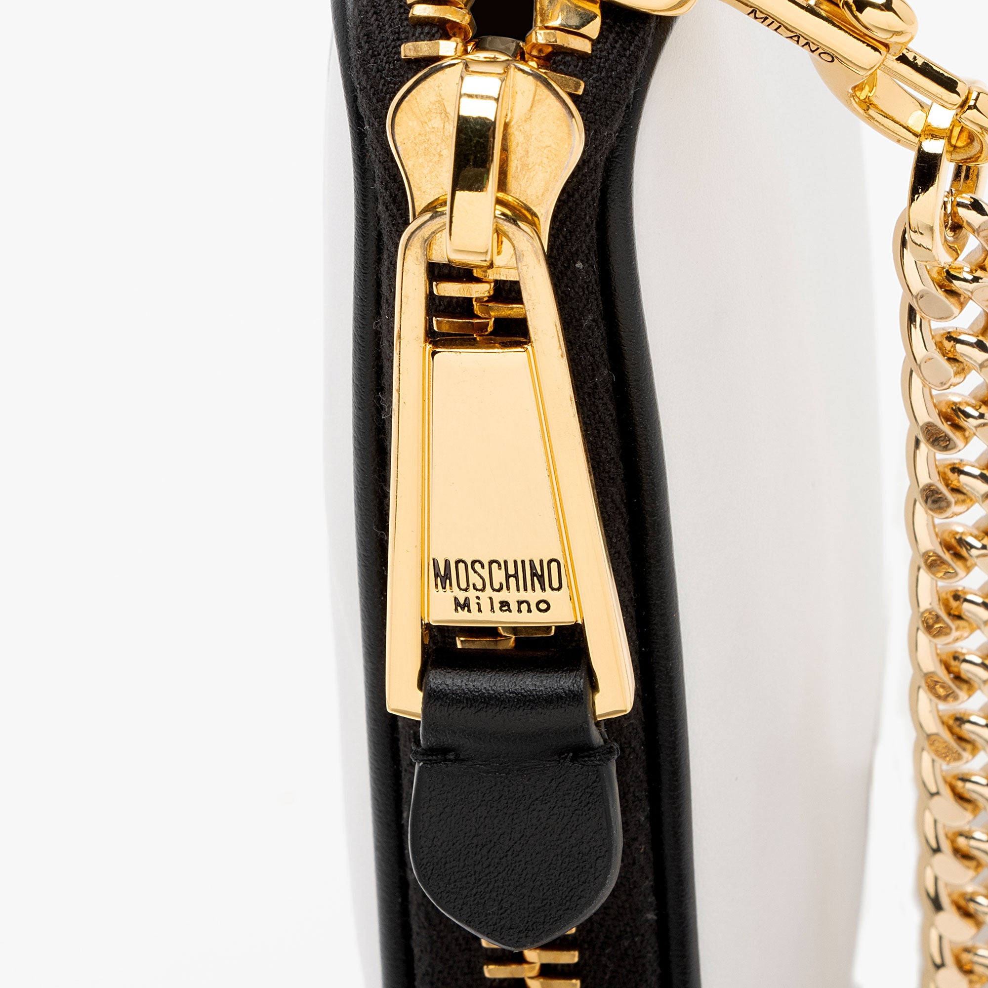 Moschino Calfskin Logo Mini Shoulder Bag (SHF-IYfpwn)