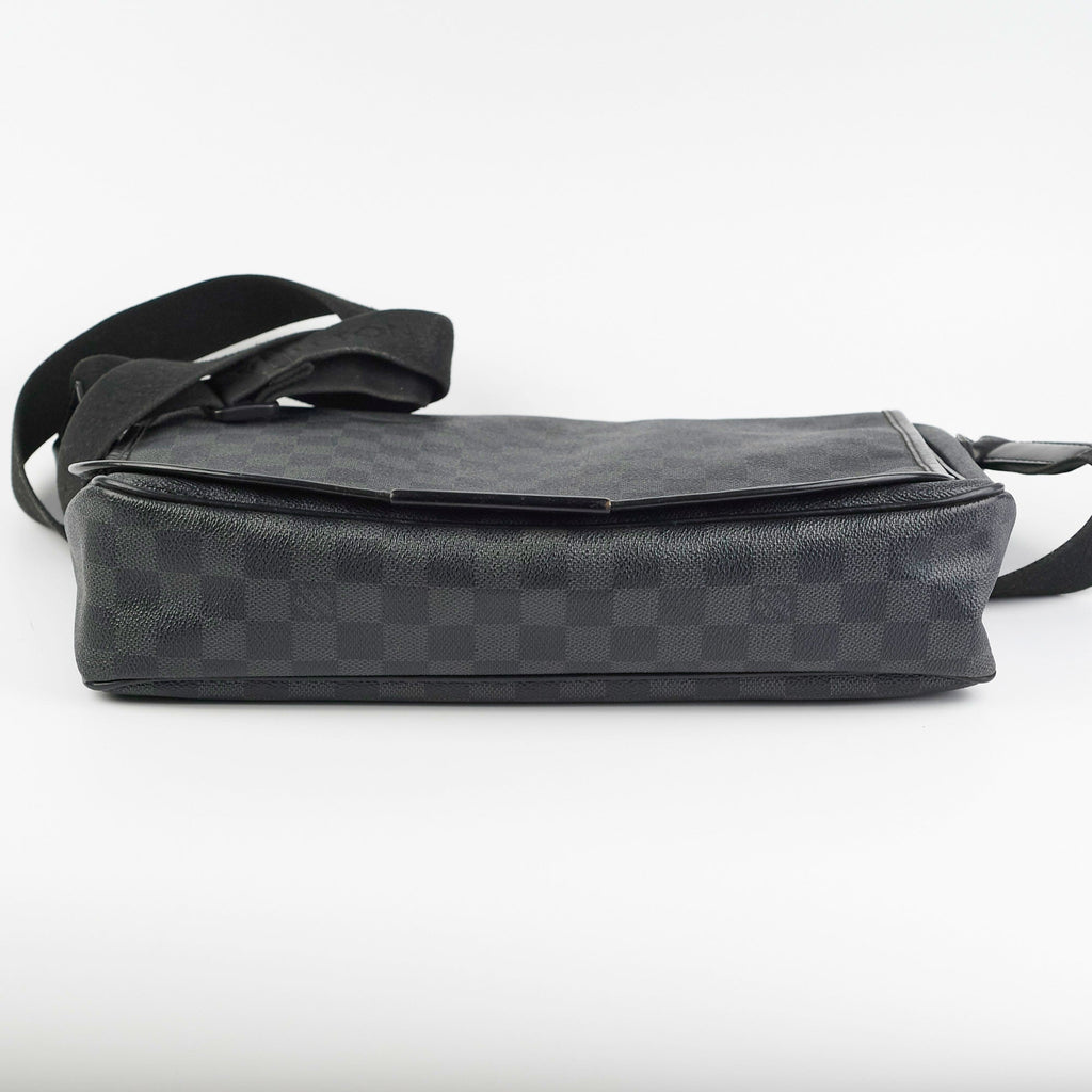 Louis Vuitton Messenger Monogram Shoulder Bag