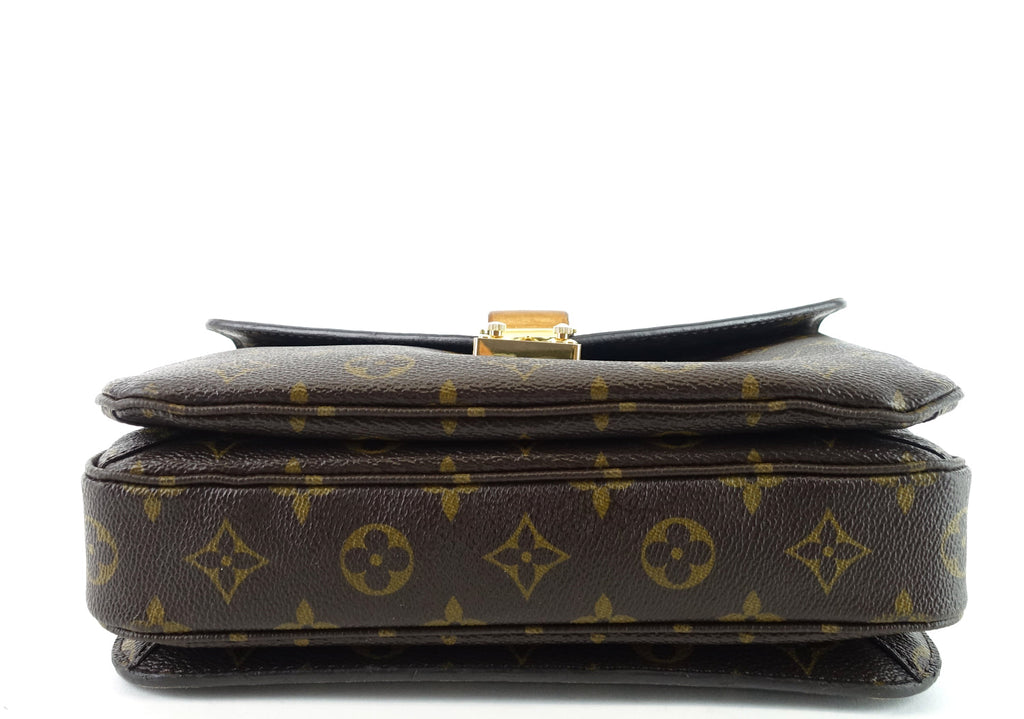 Louis Vuitto Pochette Metis Monogram Canvas Shoulder Bag