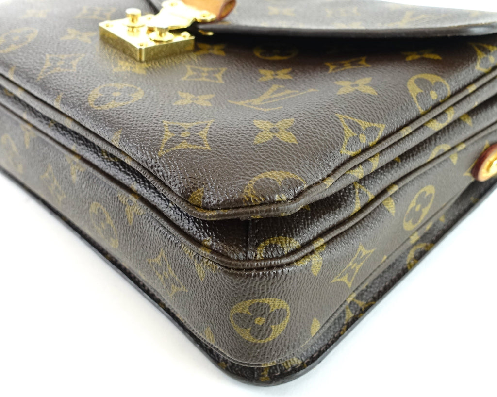 Louis Vuitto Pochette Metis Monogram Canvas Shoulder Bag