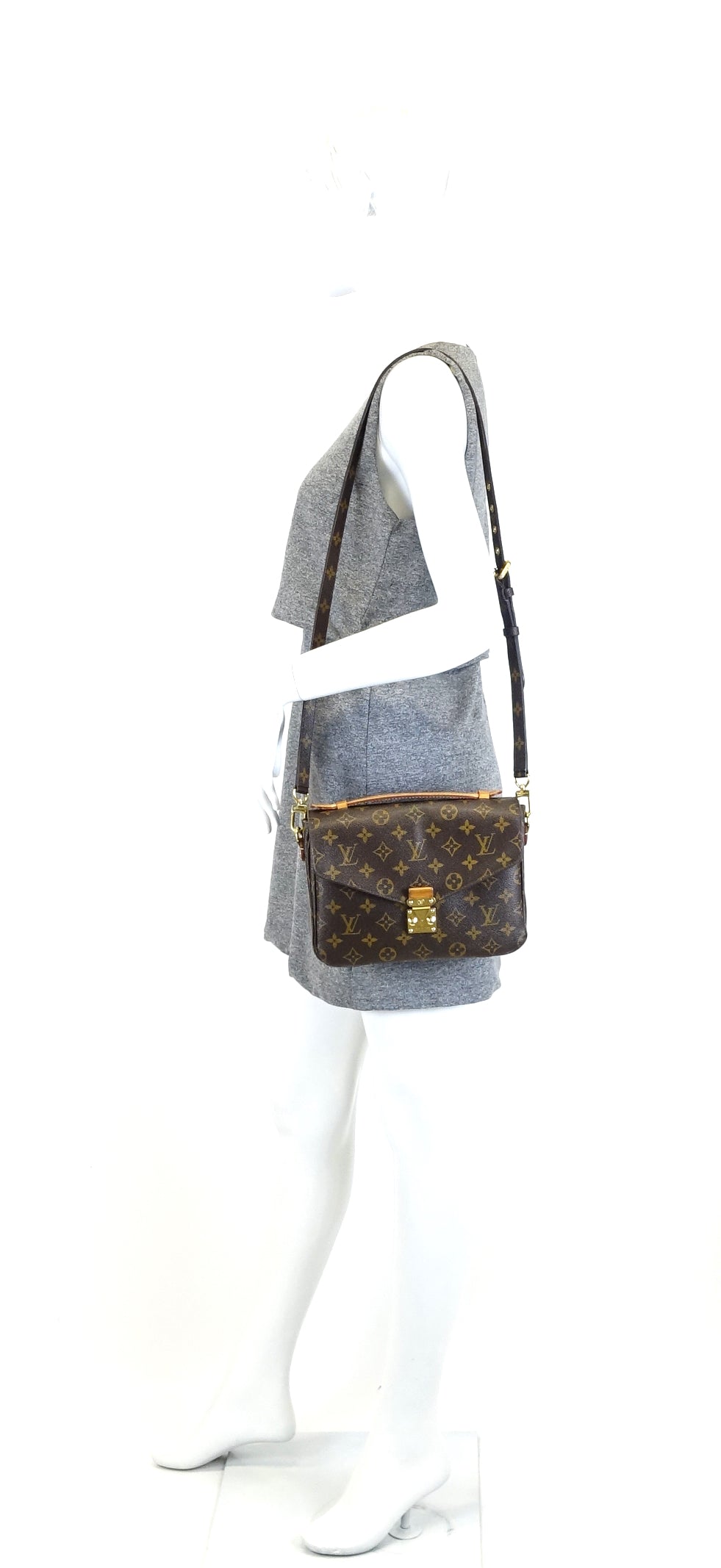 Louis Vuitto Pochette Metis Monogram Canvas Shoulder Bag