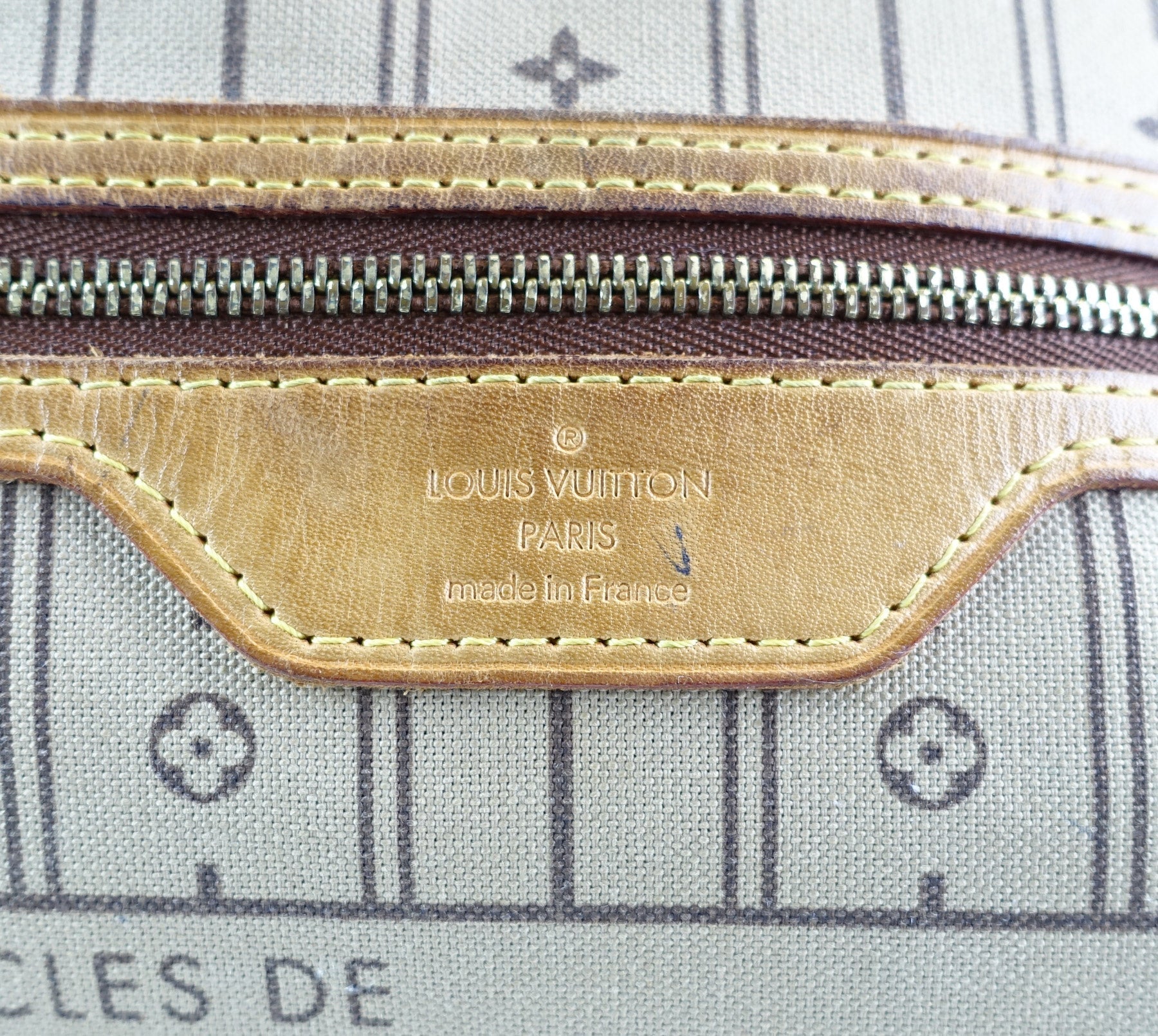 Louis Vuitto Neverfull MM Monogram Canvas Shoulder Bag