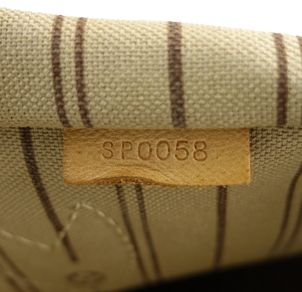 Louis Vuitto Neverfull MM Monogram Canvas Shoulder Bag