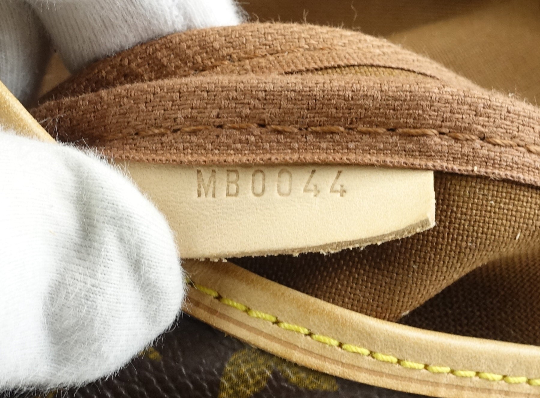 Louis Vuitto Saumur 25 Monogram Canvas Shoulder Bag