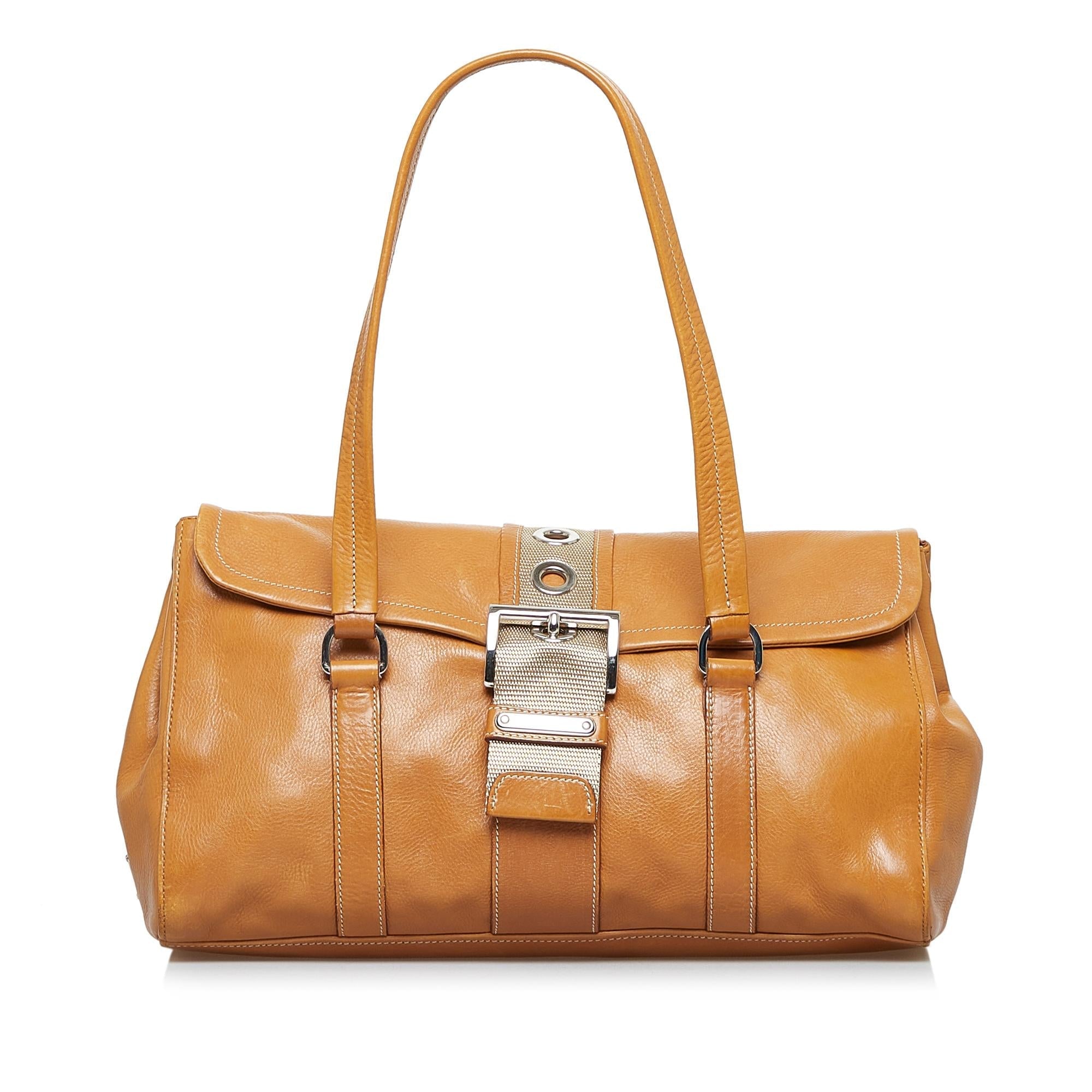 Prada Leather Shoulder Bag (SHG-hxTINg)