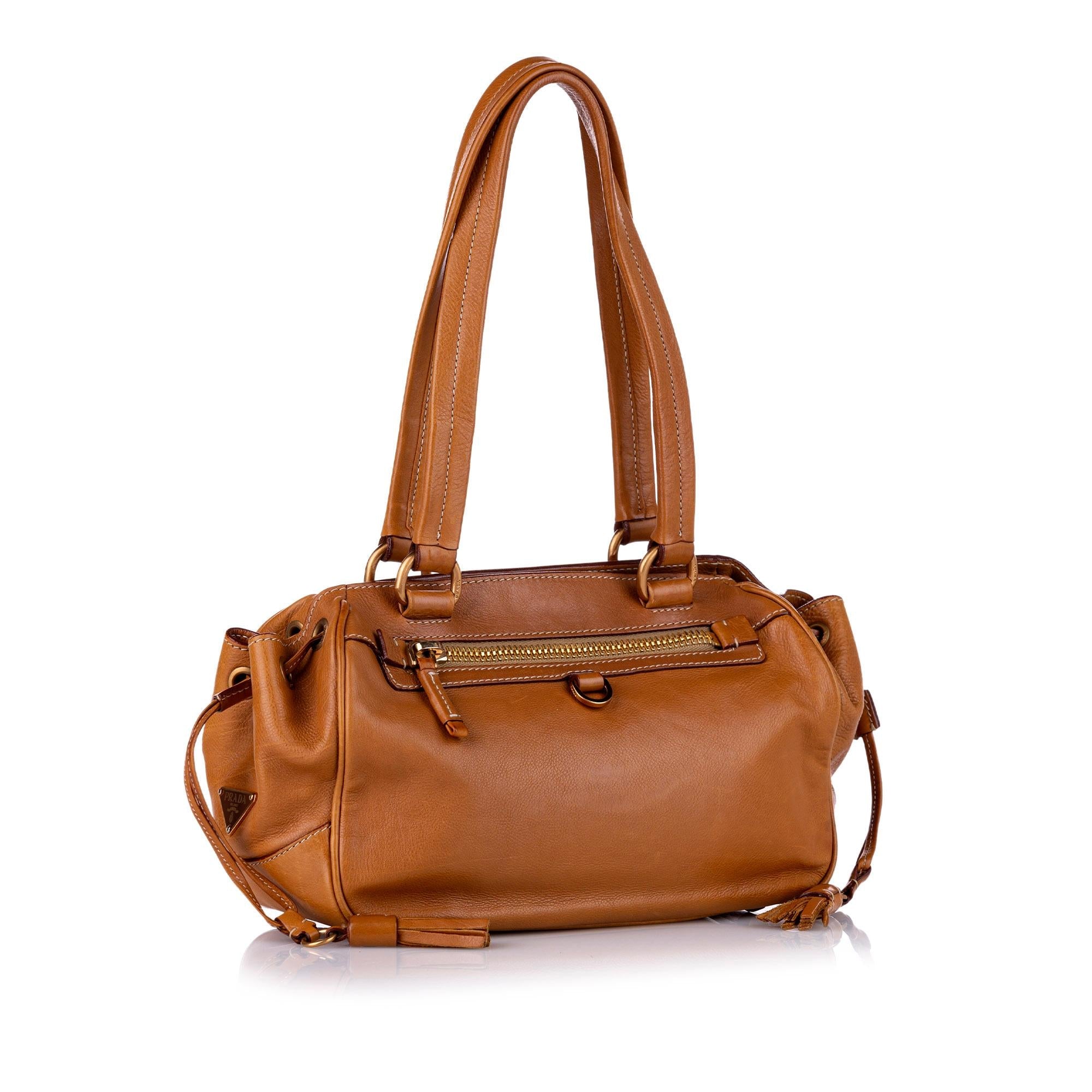 Prada Leather Shoulder bag (SHG-32133)