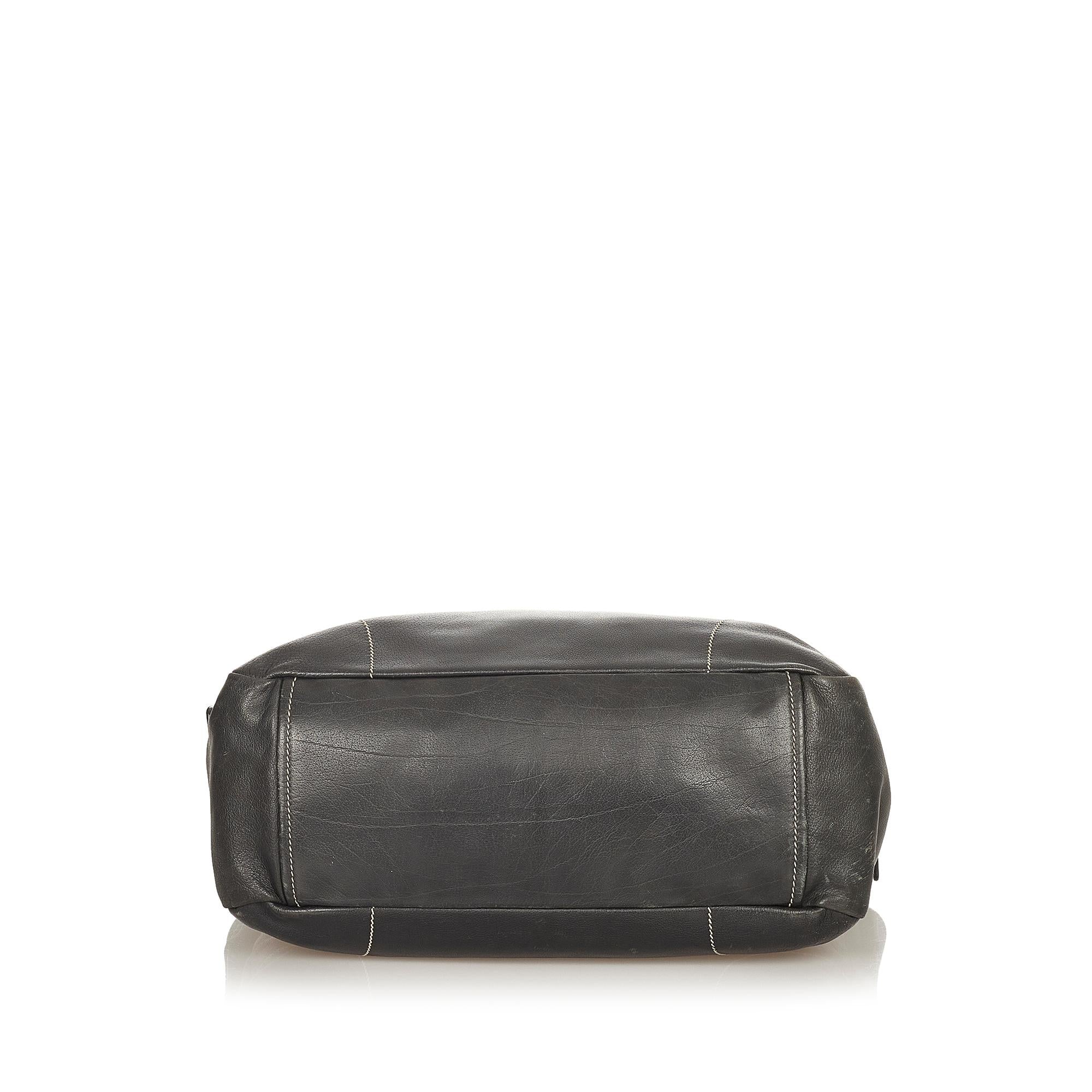 Prada Vitello Daino Shoulder Bag (SHG-24831)
