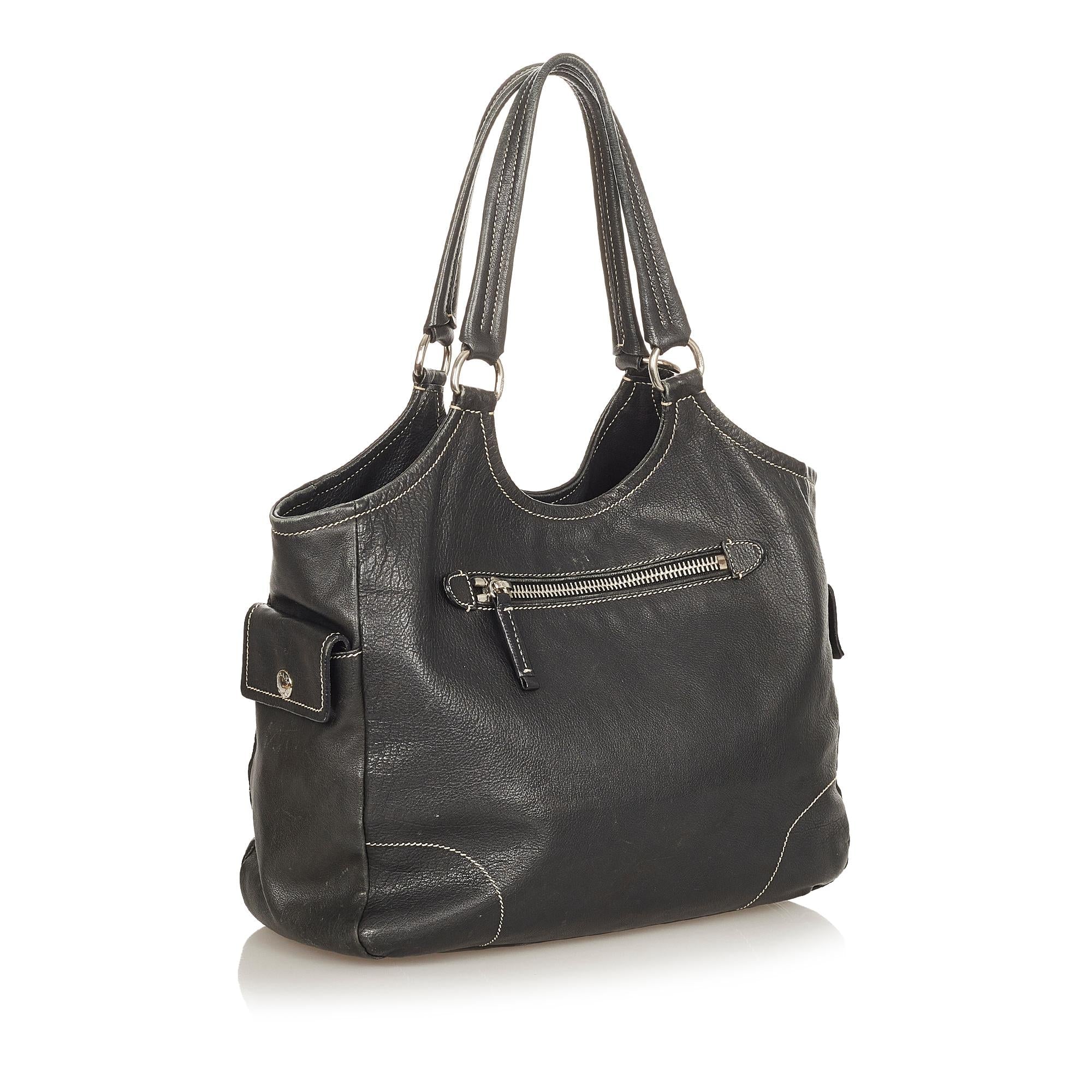Prada Vitello Daino Shoulder Bag (SHG-24831)