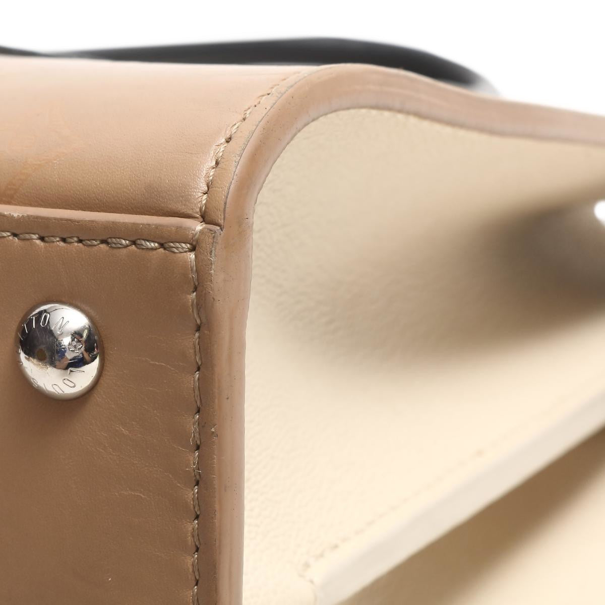Louis Vuitto Very Tote MM Monogram Leather Bag