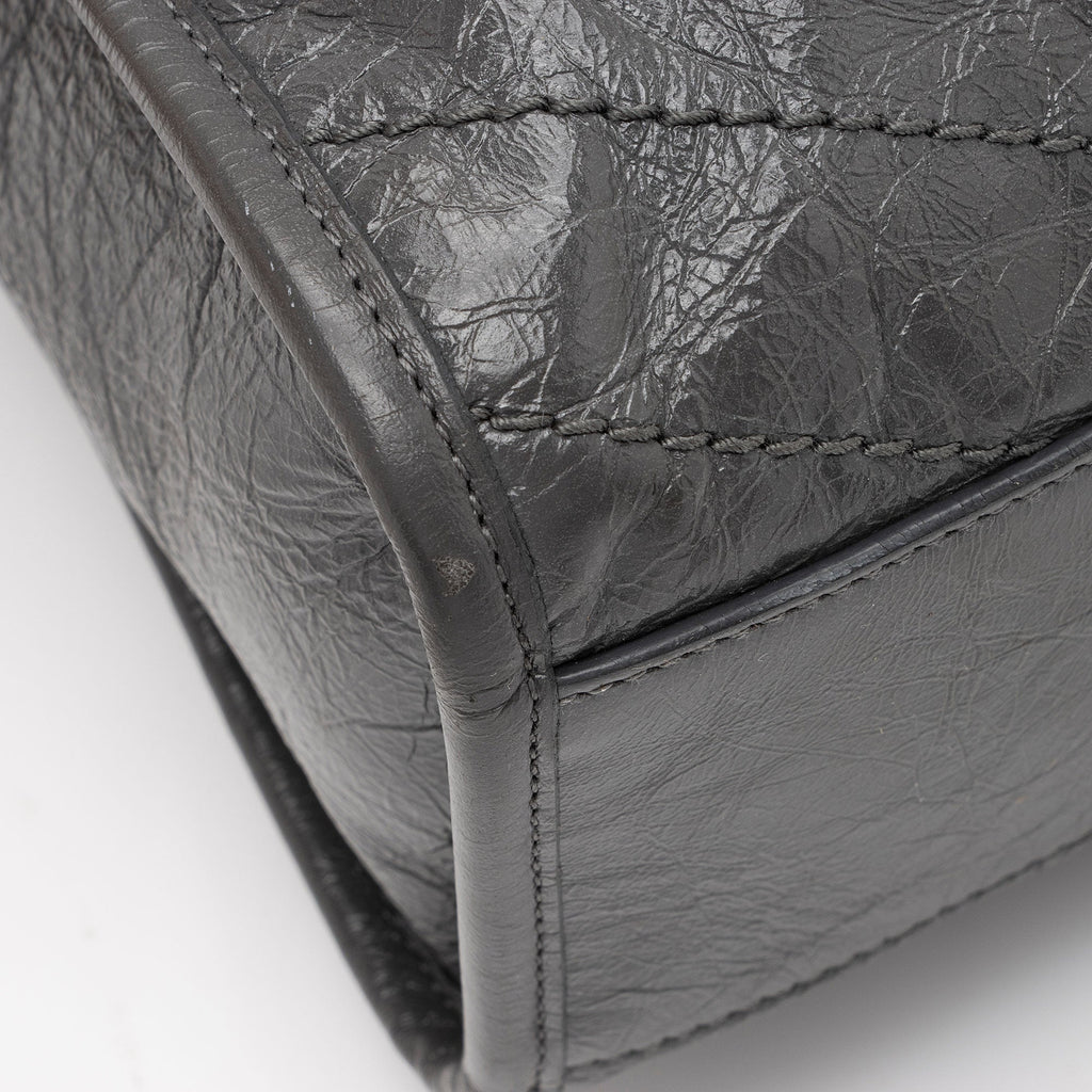 Saint Laurent Crinkled Calfskin Monogram Niki Medium Shopping Tote (SHF-gLfdmG)