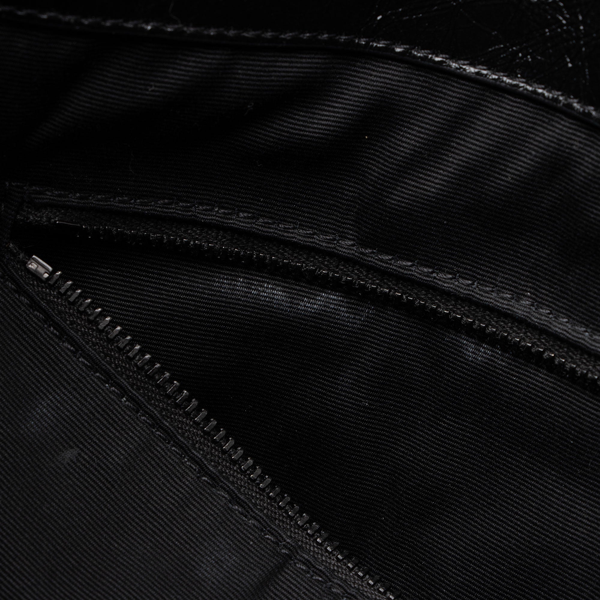 Saint Laurent Crinkled Calfskin Monogram Niki Medium Shopping Tote (SHF-HoUdcp)