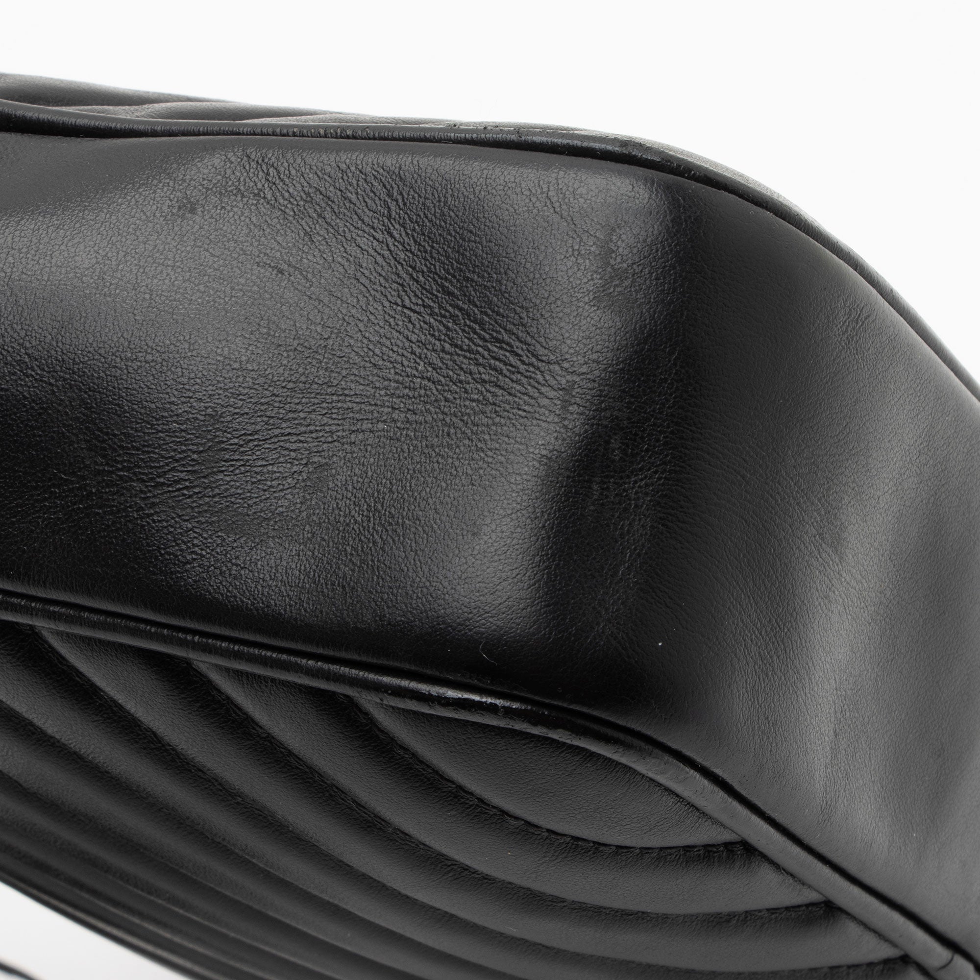 Saint Laurent Matelasse Calfskin Matte Black Monogram Lou Camera Bag (SHF-PIyVqF)