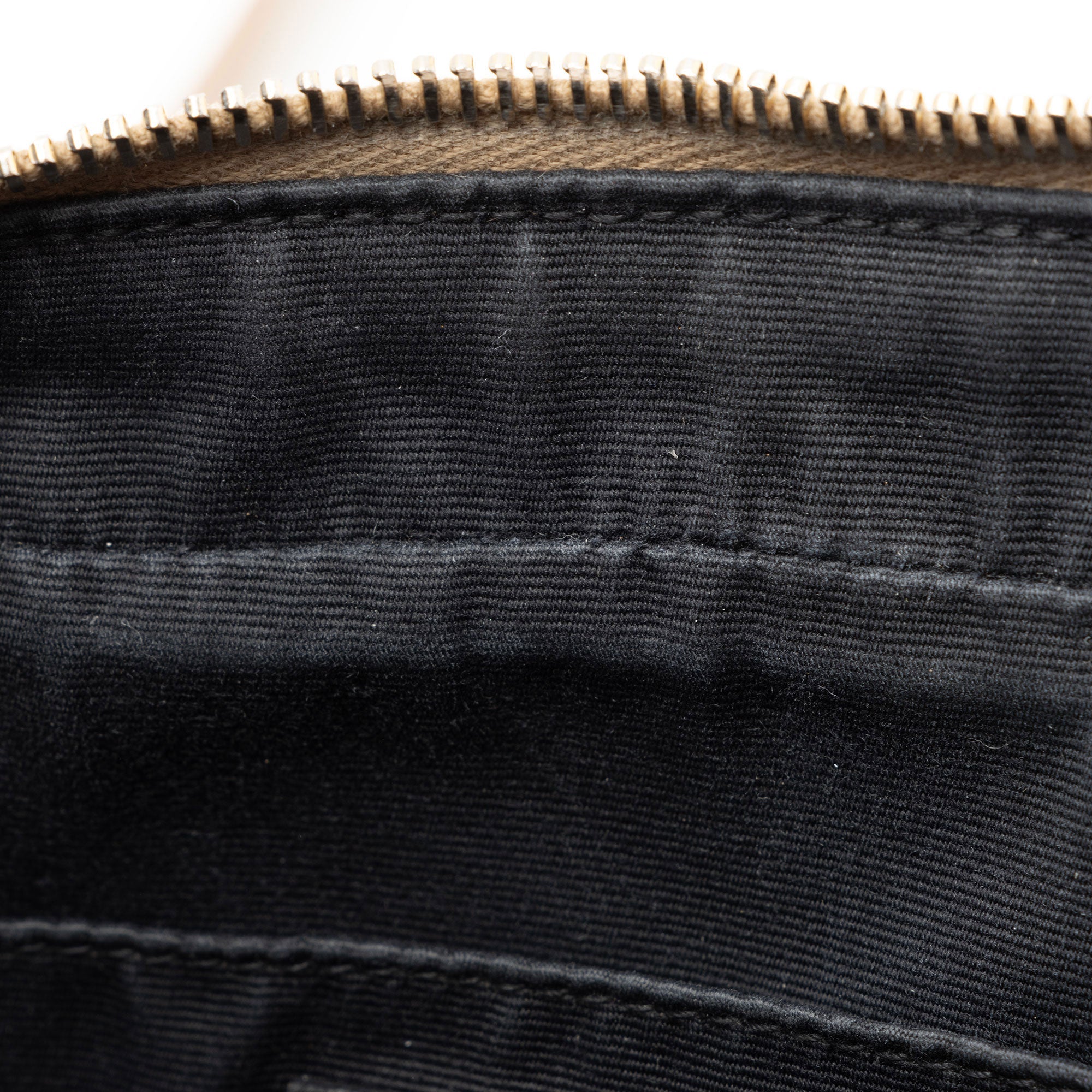 Saint Laurent Matelasse Calfskin Monogram Lou Camera Bag (SHF-5REUgE)