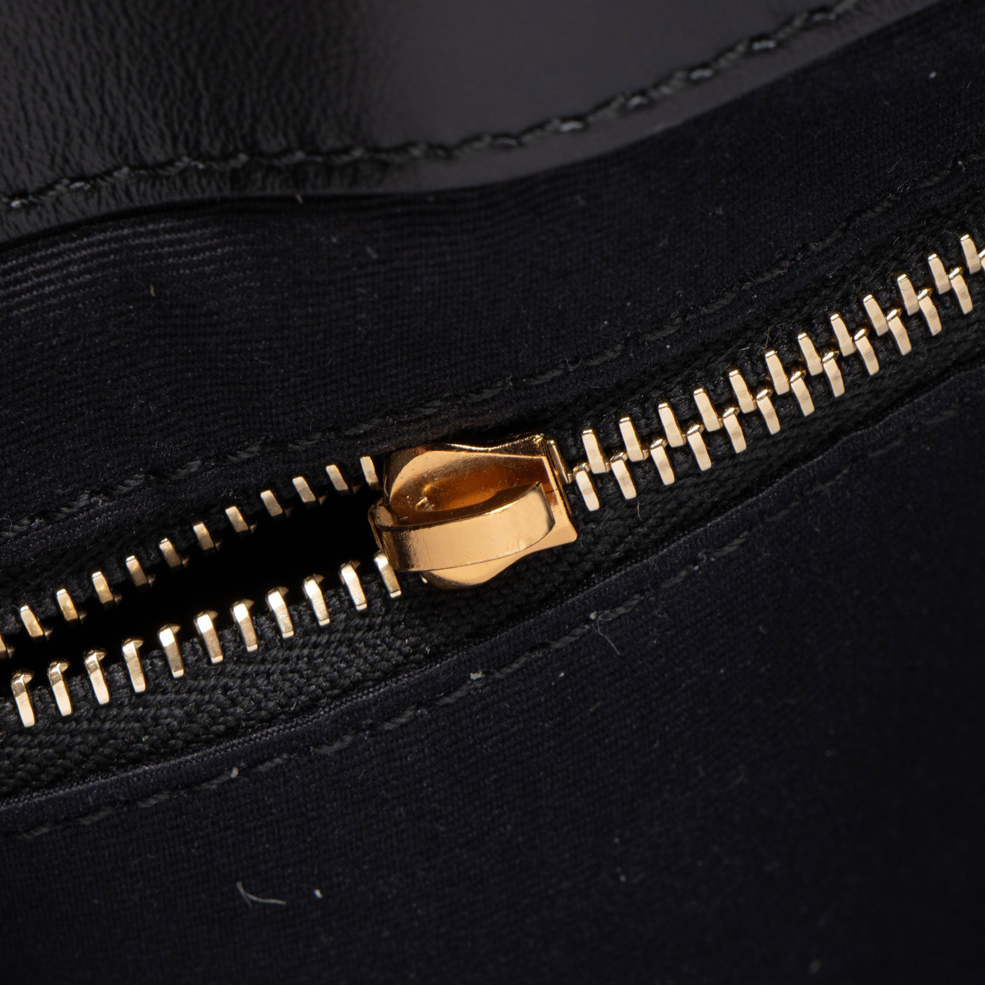 Saint Laurent Matelasse Calfskin Monogram LouLou Chain Medium Shoulder Bag (SHF-QYlKsA)