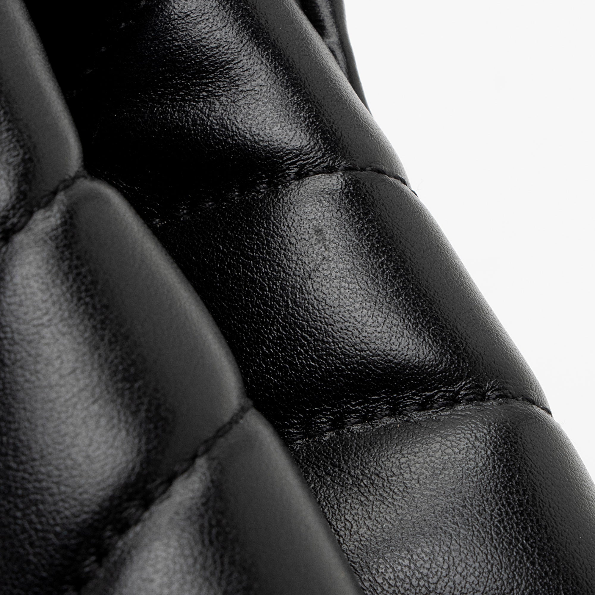 Saint Laurent Matelasse Calfskin Monogram LouLou Chain Small Crossbody (SHF-acKu6w)