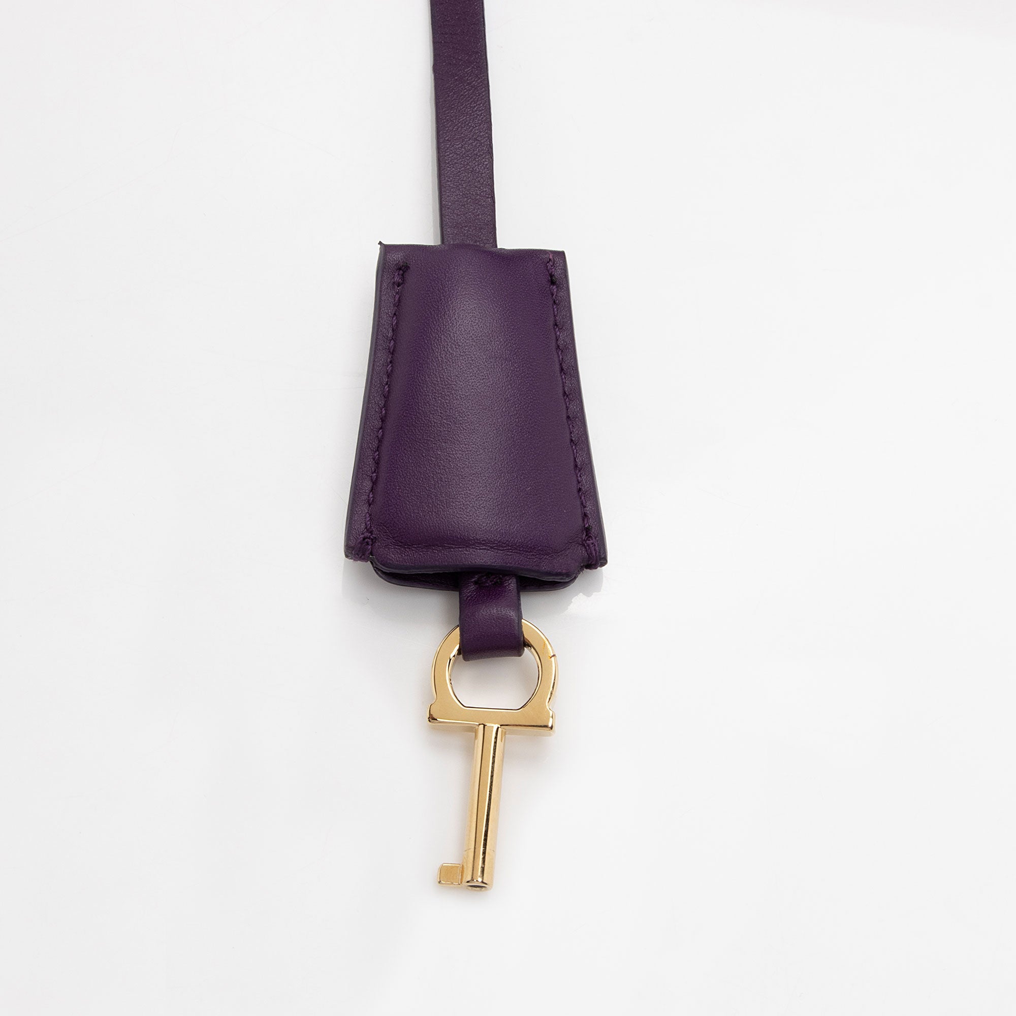 Salvatore Ferragamo Calfskin Aileen Shoulder Bag (SHF-DDDtxg)