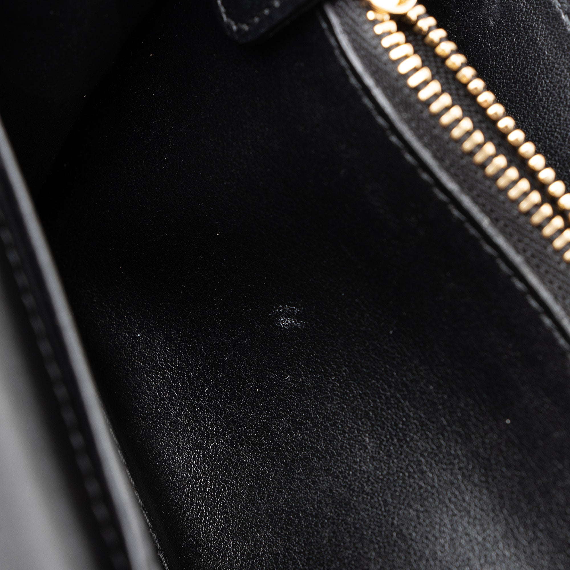 Salvatore Ferragamo Calfskin Gancini Continental Wallet (SHF-raZTbM)