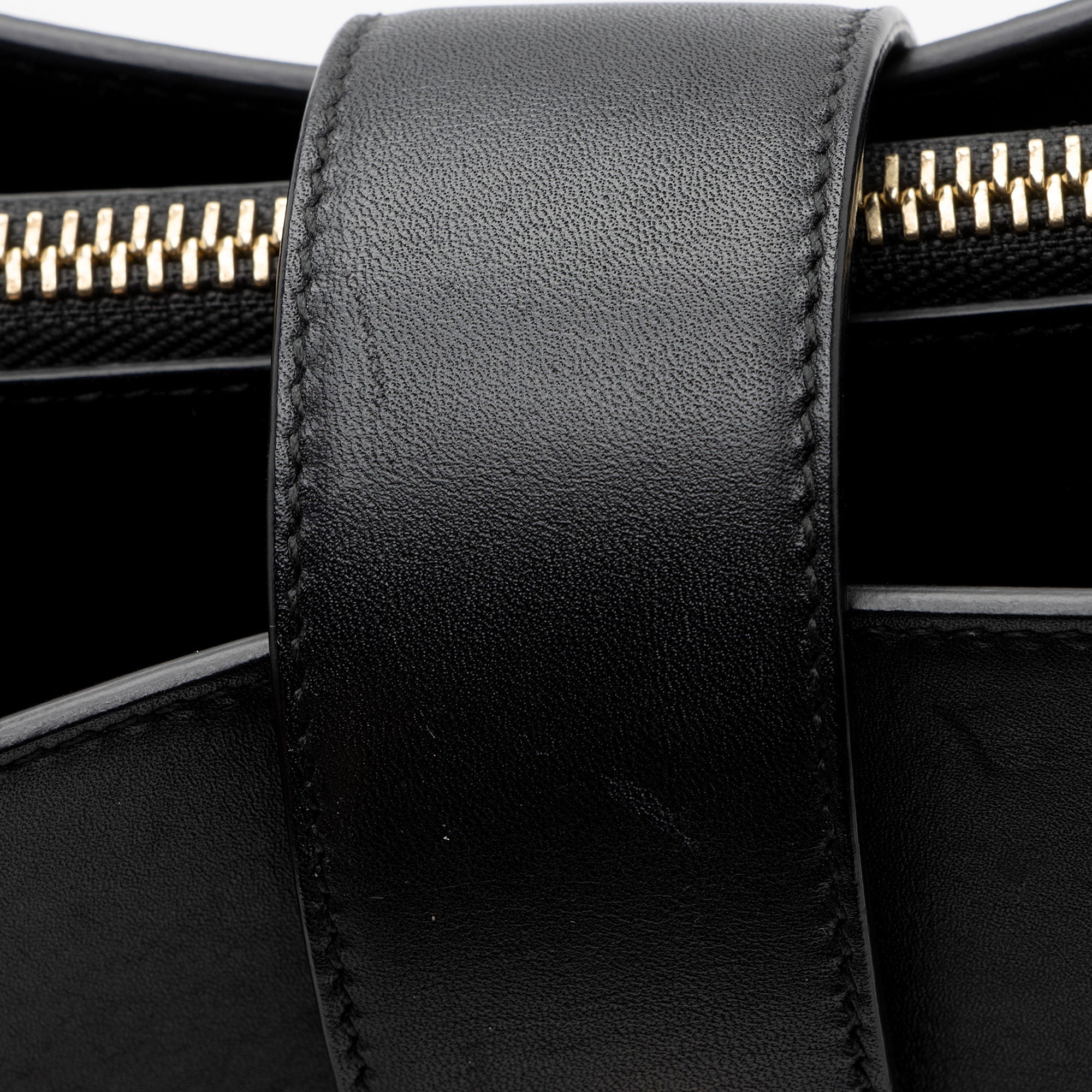 Salvatore Ferragamo Calfskin Gancini Lock Marlene Medium Tote (SHF-UREkYB)