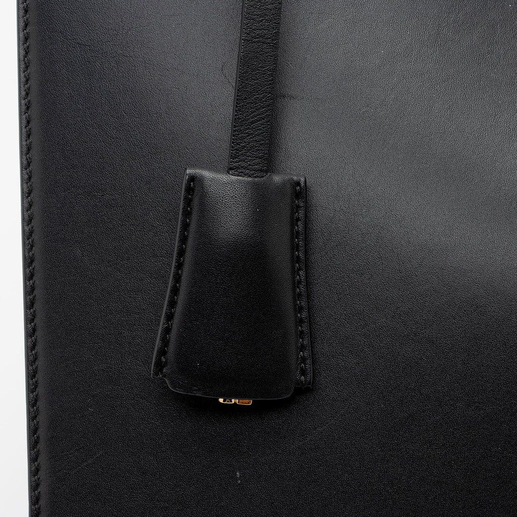 Salvatore Ferragamo Calfskin Gancini Lock Marlene Medium Tote (SHF-UREkYB)