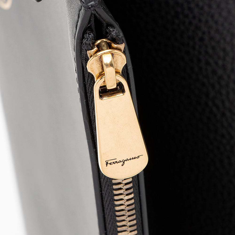 Salvatore Ferragamo Calfskin Gancini Tote (SHF-21196)