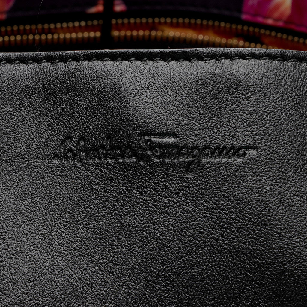 Salvatore Ferragamo Calfskin Scarlet Tote (SHF-qRHgMd)