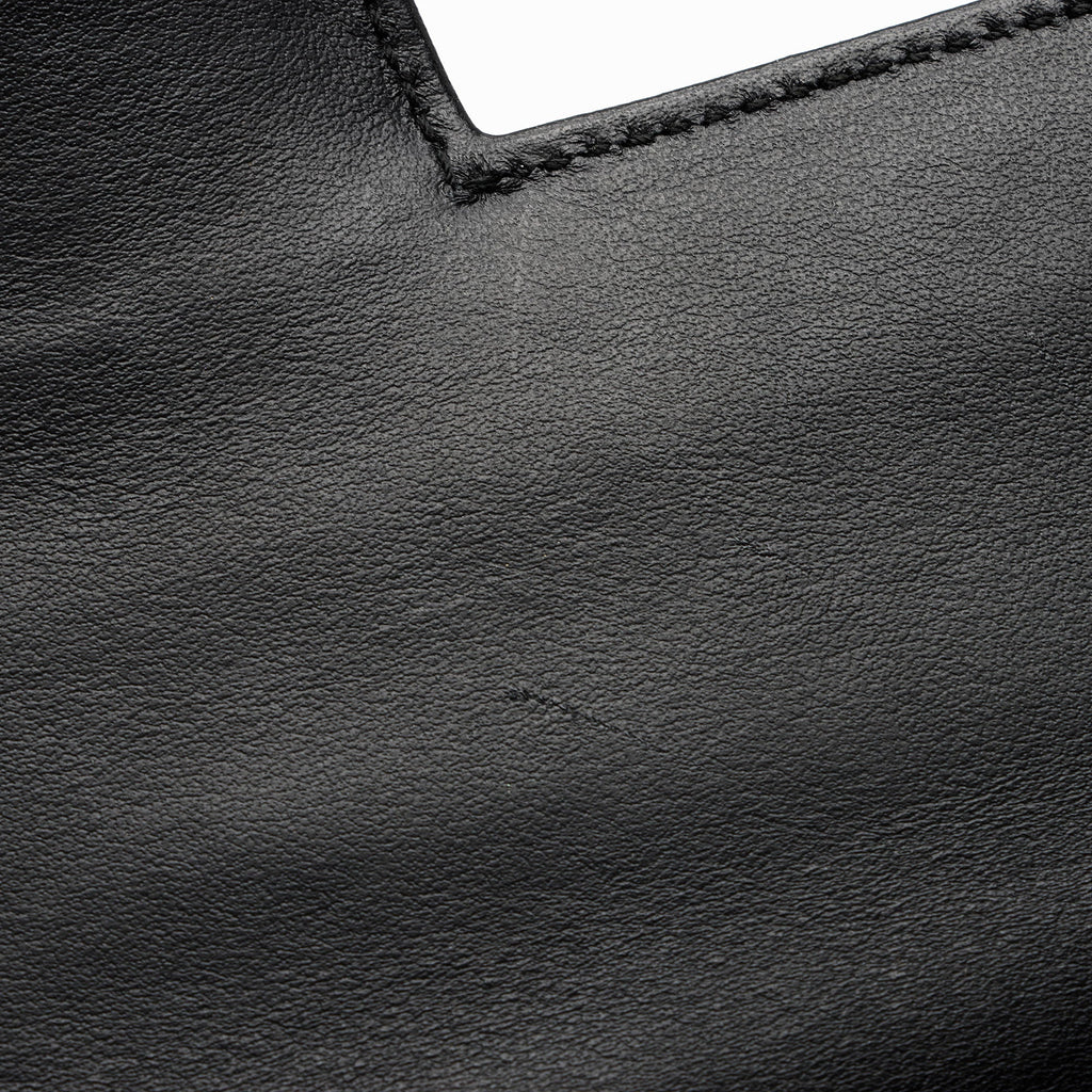 Salvatore Ferragamo Calfskin Thalia Shoulder Bag (SHF-0qzu1k)