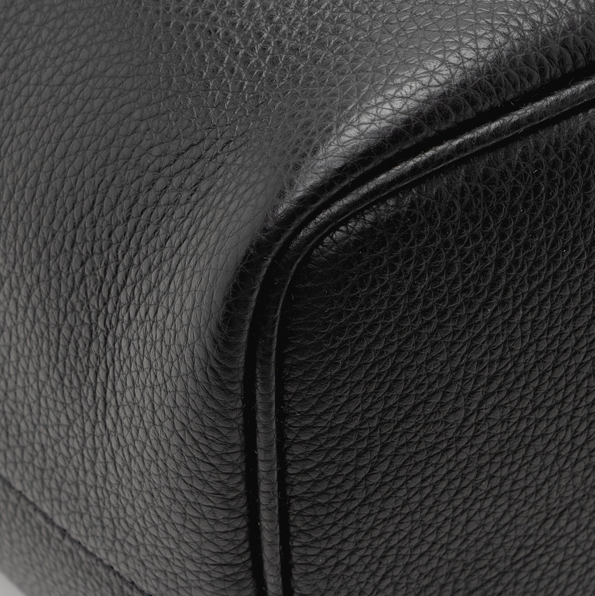 Salvatore Ferragamo Grained Calfskin Gancini Medium Tote (SHF-22745)