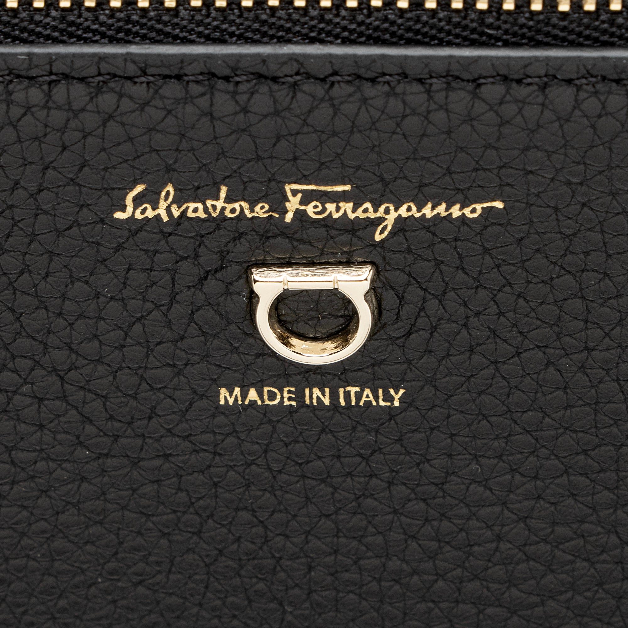 Salvatore Ferragamo Grained Calfskin Gancini Medium Tote (SHF-22745)