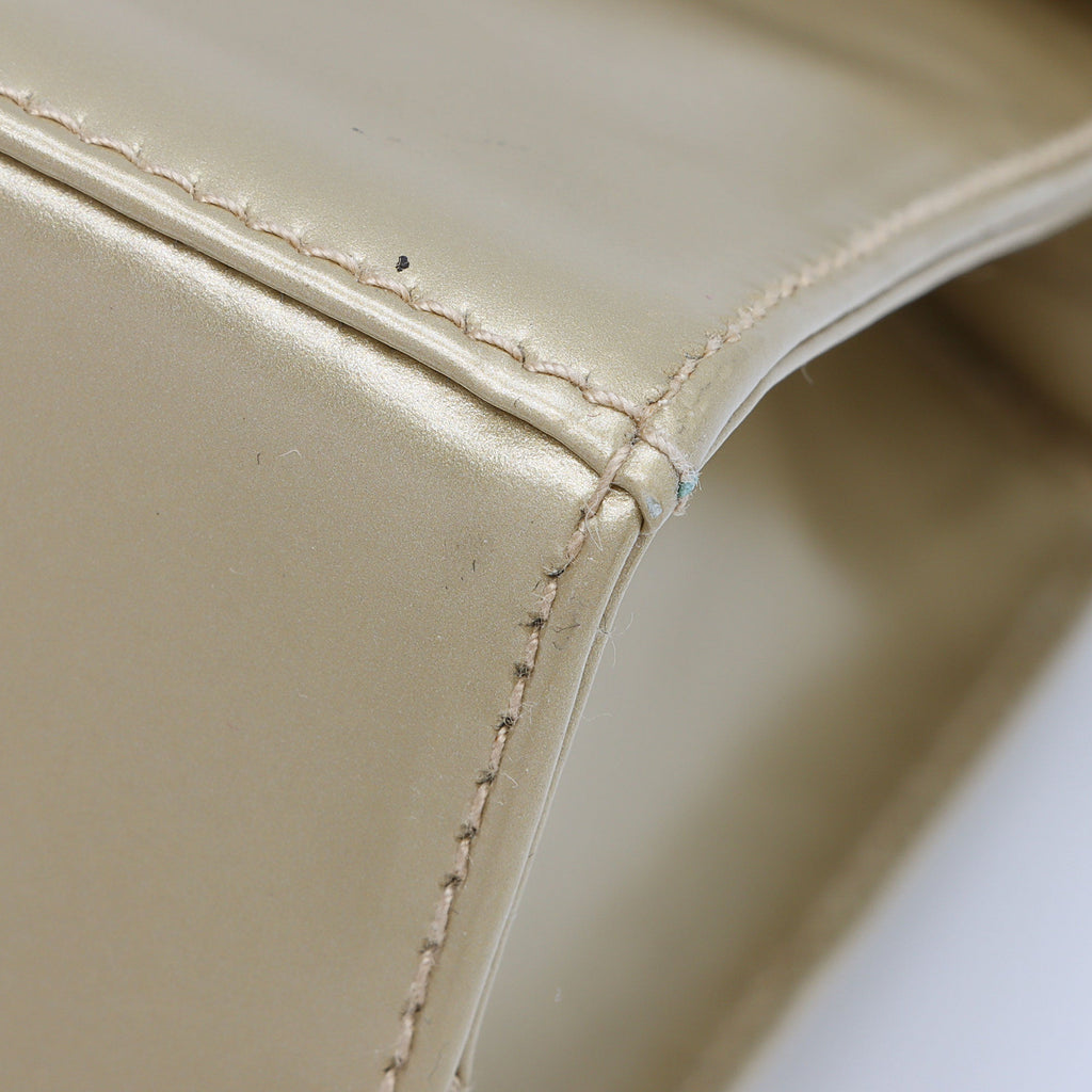 Salvatore Ferragamo Metallic Patent Leather Vara Crossbody Bag (SHF-u2KC7g)