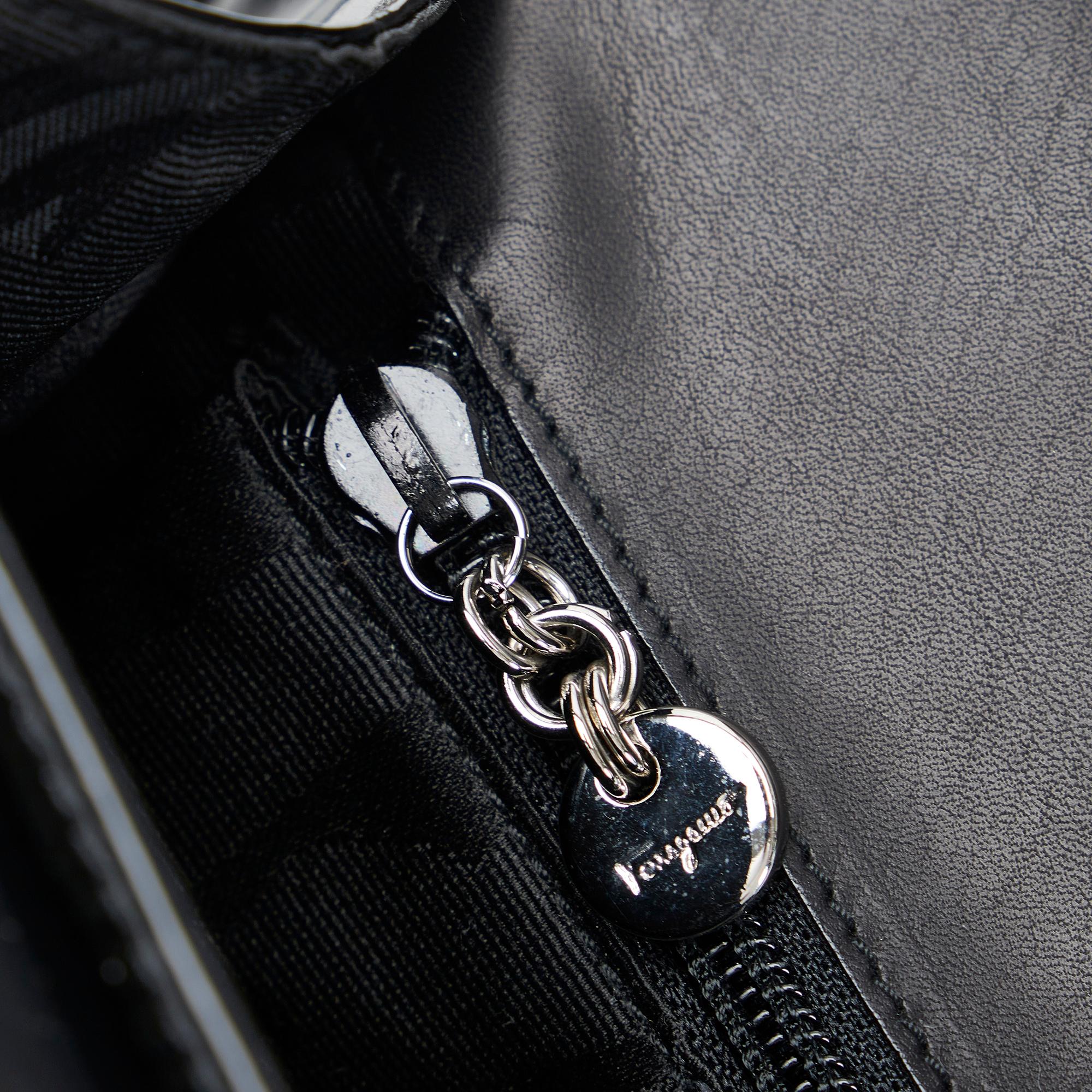 Salvatore Ferragamo Patent Leather Shoulder Bag (SHG-TLBg77)