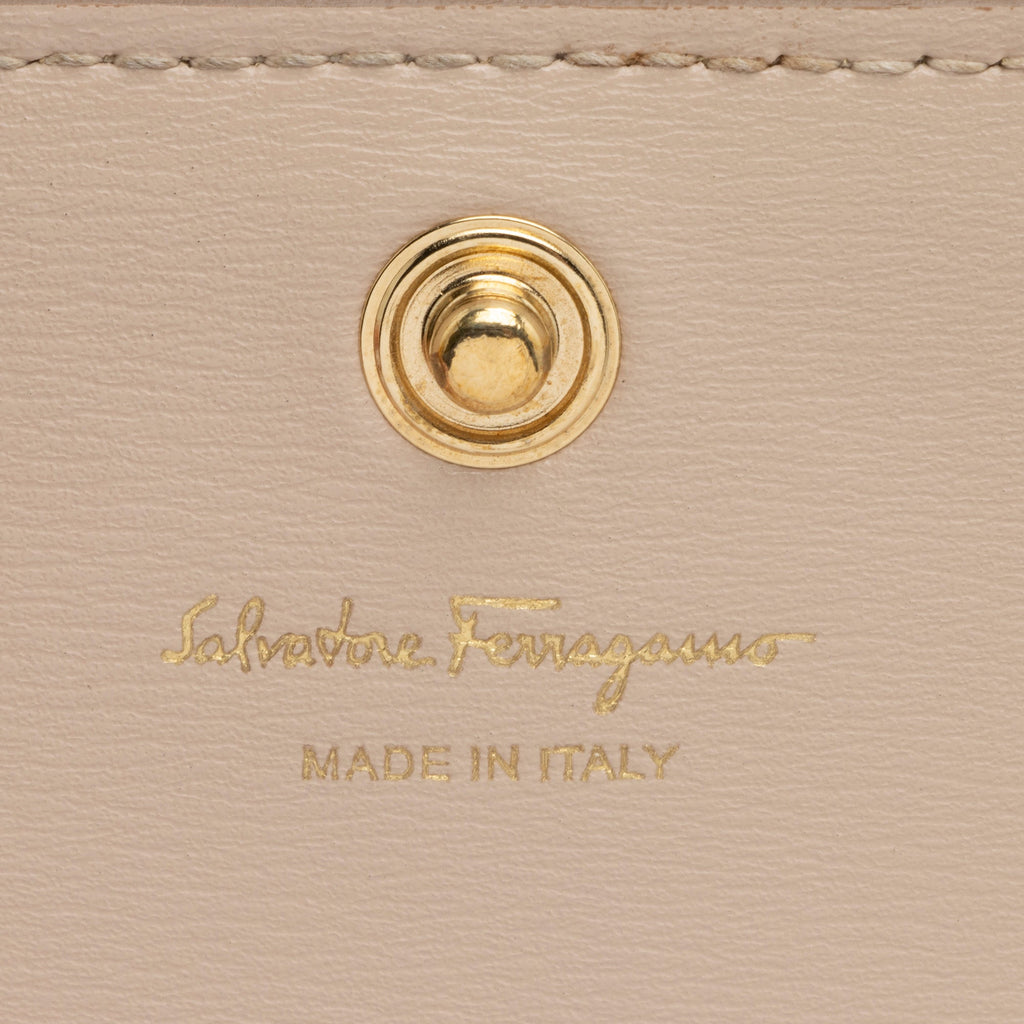Salvatore Ferragamo Smooth Calfskin Gancio Chain Wallet (SHF-23747)