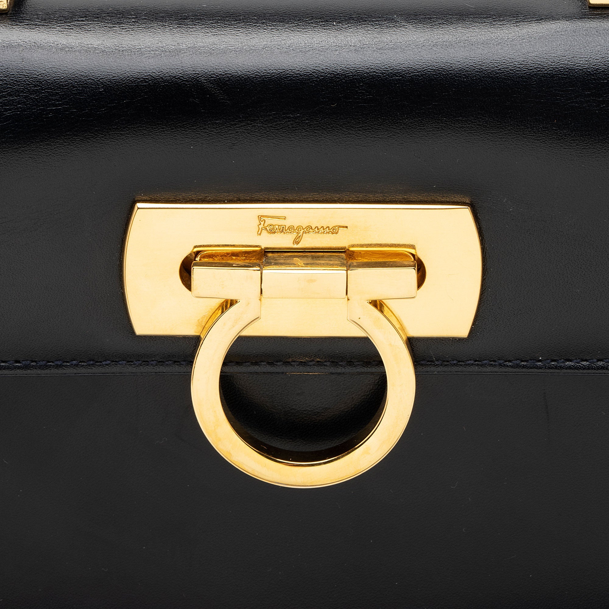 Salvatore Ferragamo Vintage Calfskin Gancini Top Handle (SHF-MXCzTv)