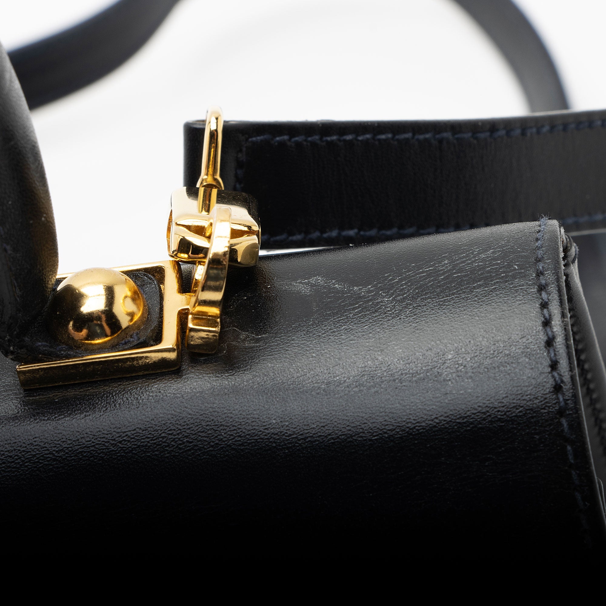 Salvatore Ferragamo Vintage Calfskin Gancini Top Handle (SHF-MXCzTv)