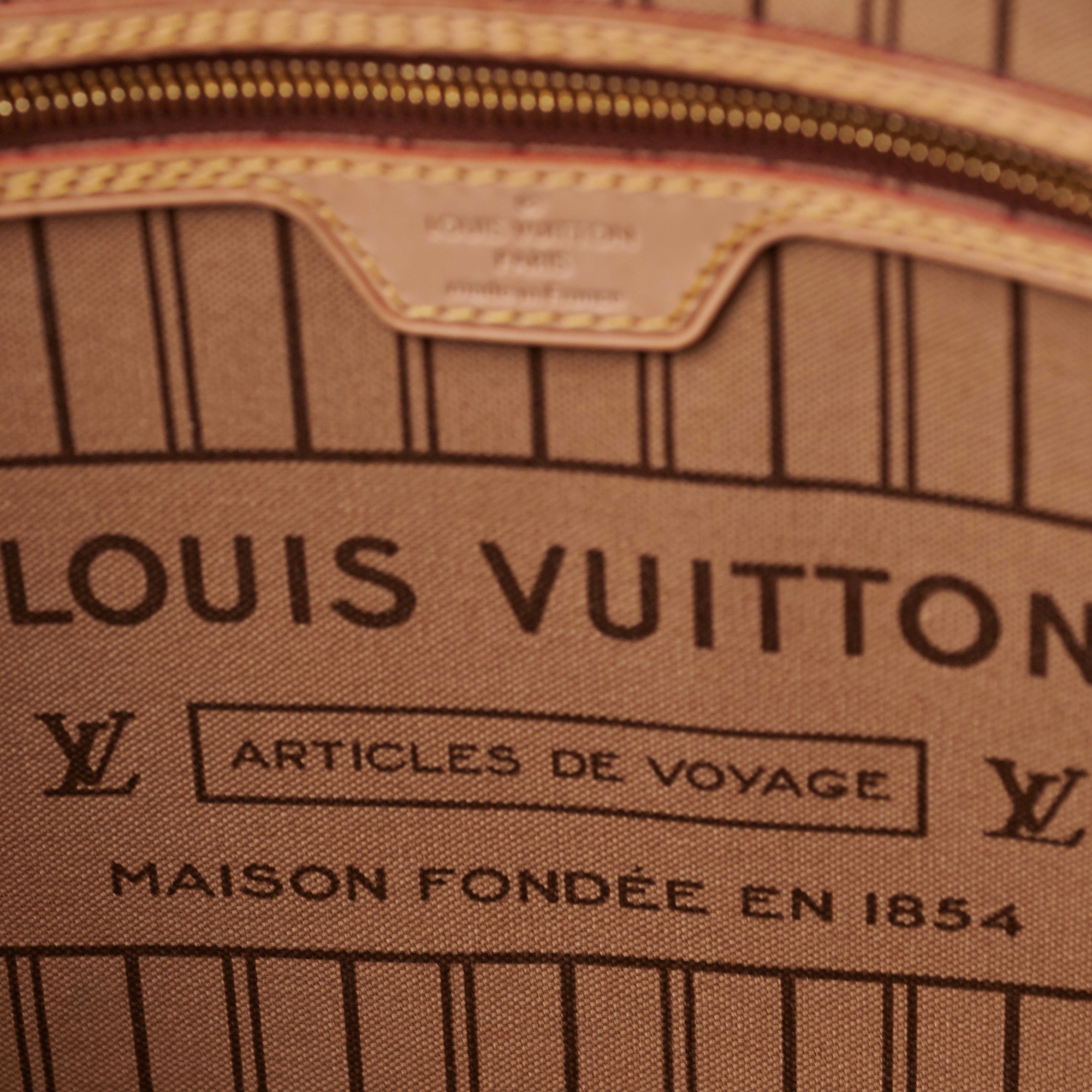 Louis Vuitton Neverfull MM Monogram Shoulder Bag