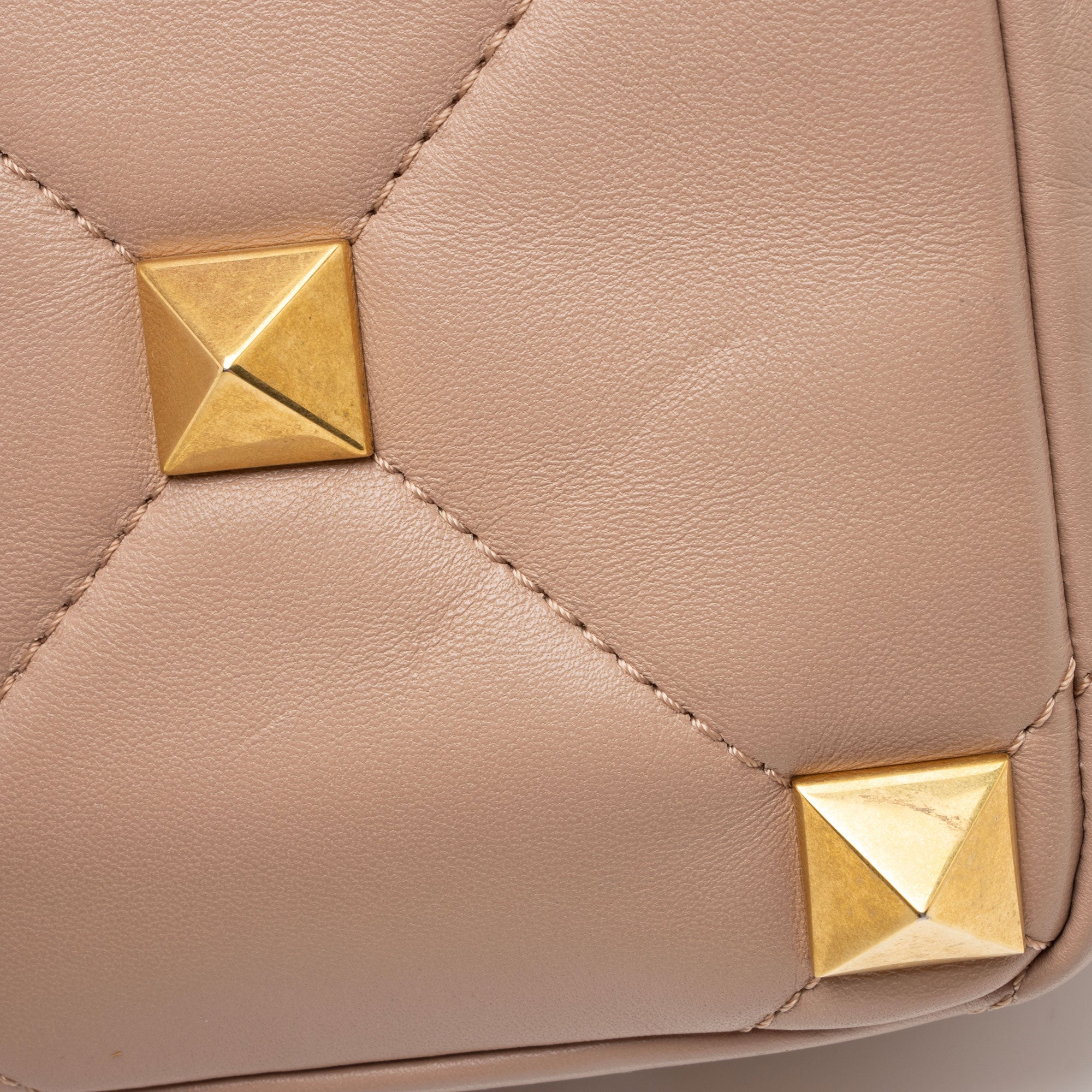 Valentino Calfskin Roman Stud Medium Shoulder Bag (SHF-SYRDK3)