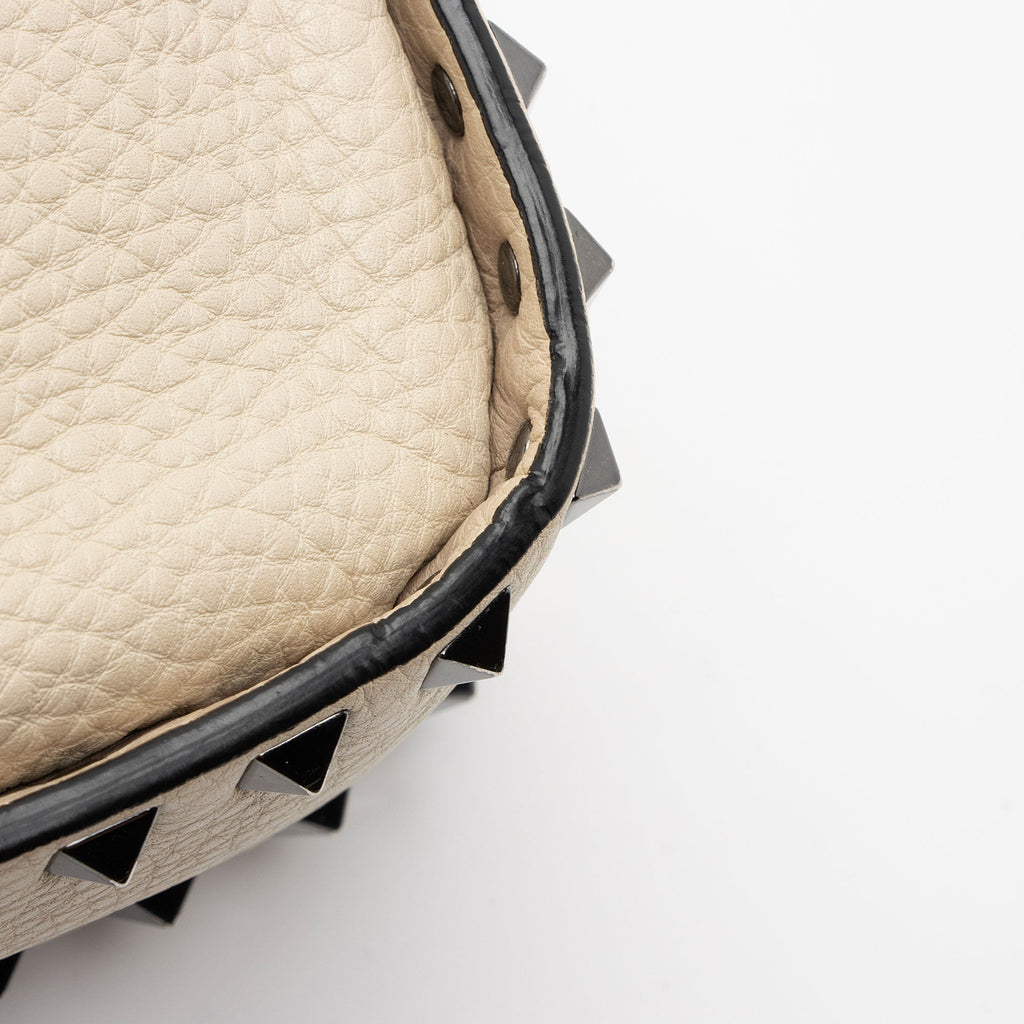 Valentino Grained Calfskin Rockstud Bucket Bag (SHF-p43lFi)
