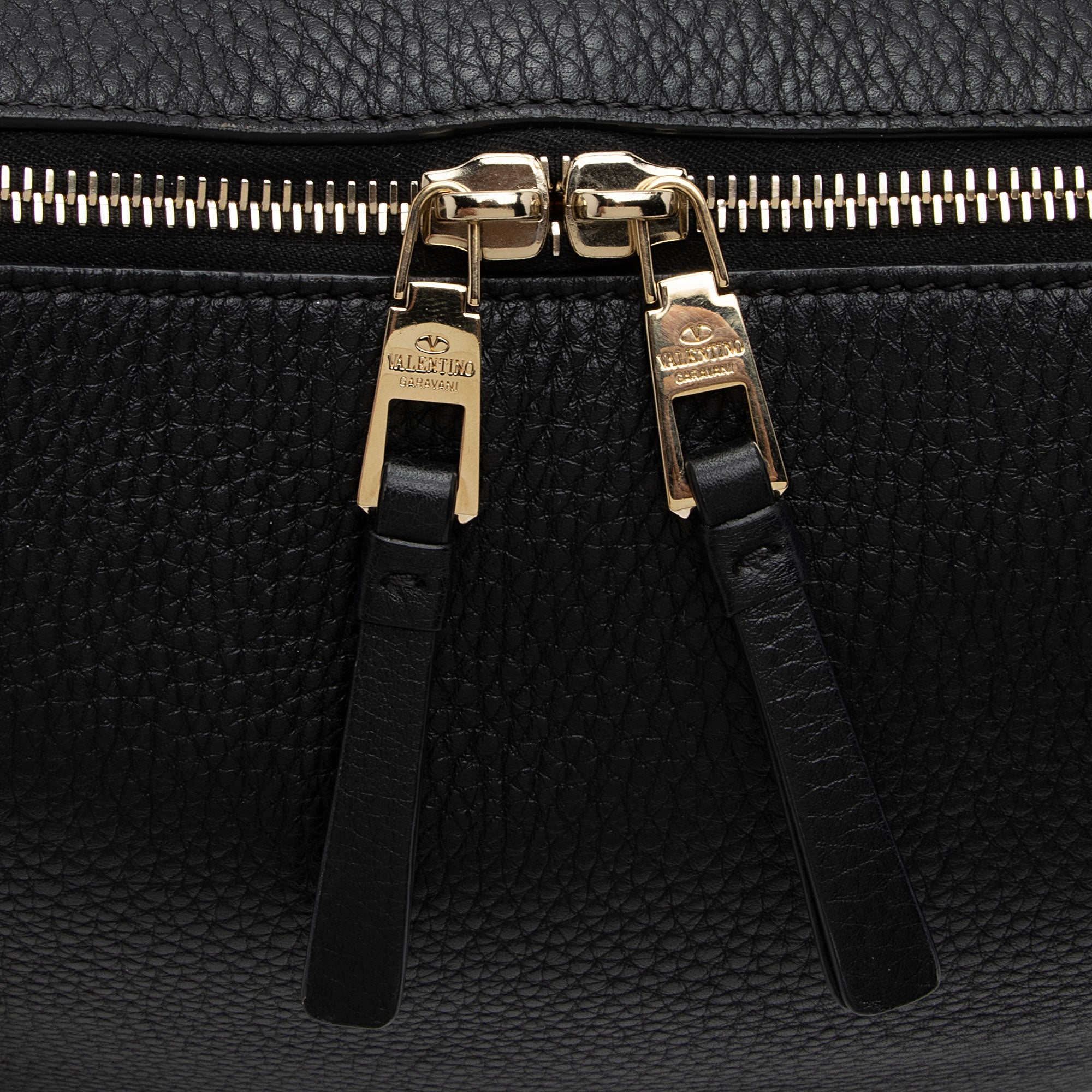 Valentino Grainy Calfskin Rockstud Hobo (SHF-koVIVI)