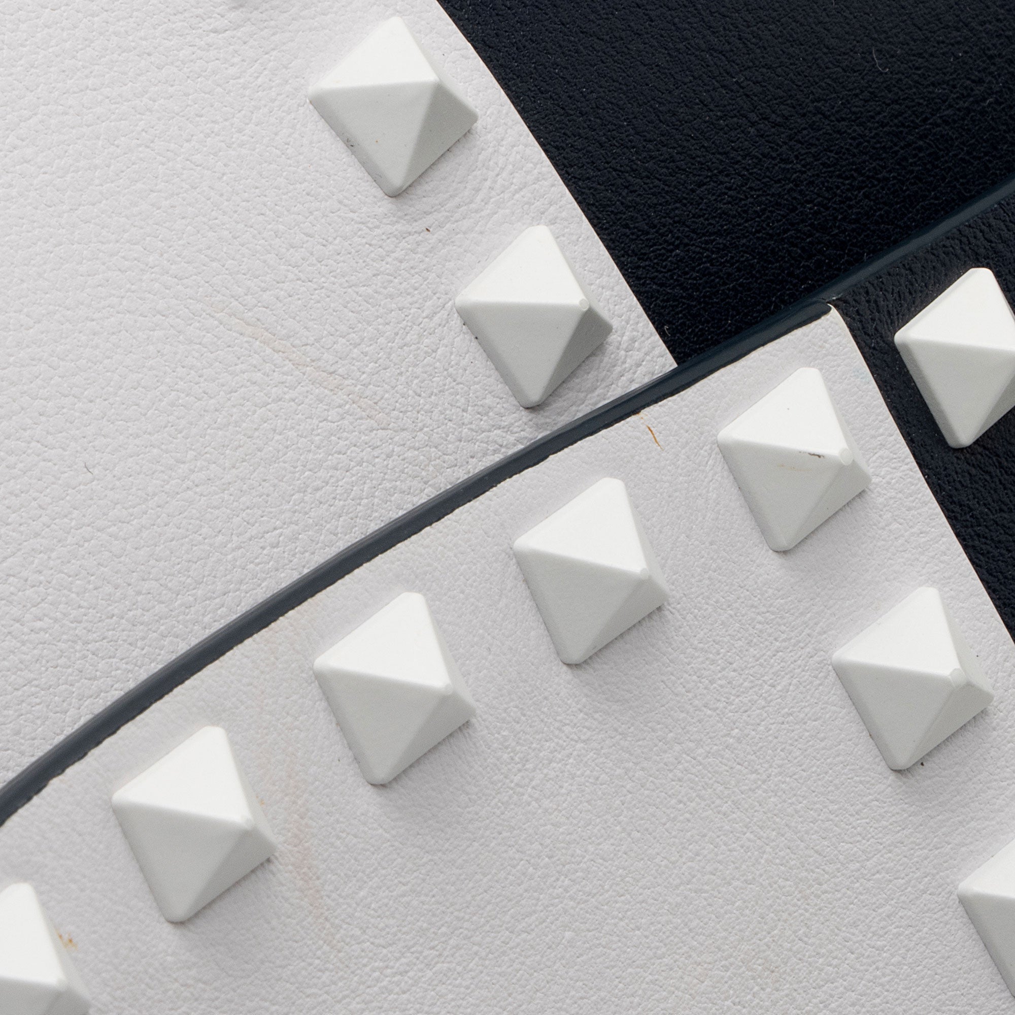 Valentino Lambskin Colorblock Rockstud Top Handle (SHF-IpHYts)