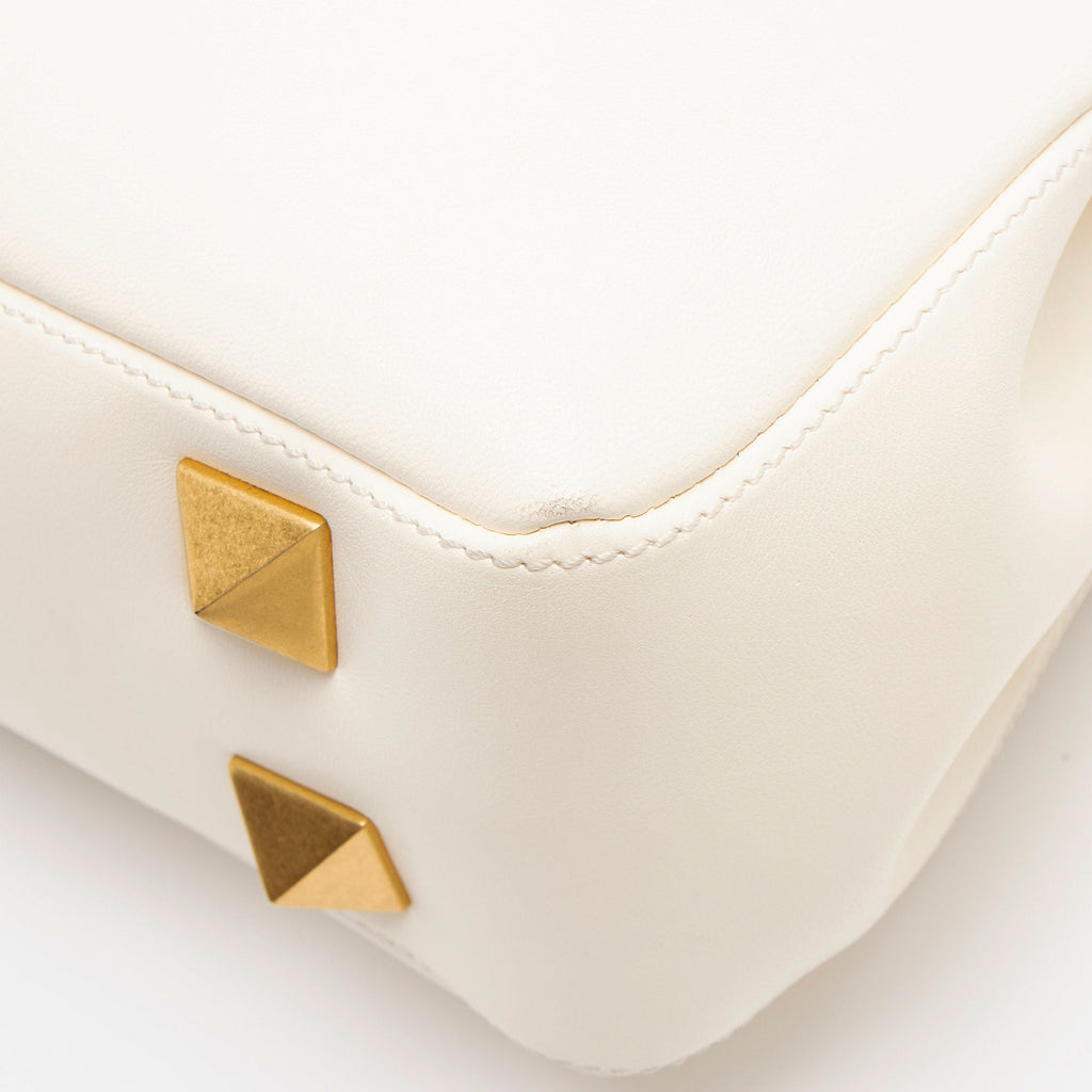 Valentino Lambskin VLogo Stud Sign Shoulder Bag (SHF-AjqgEs)