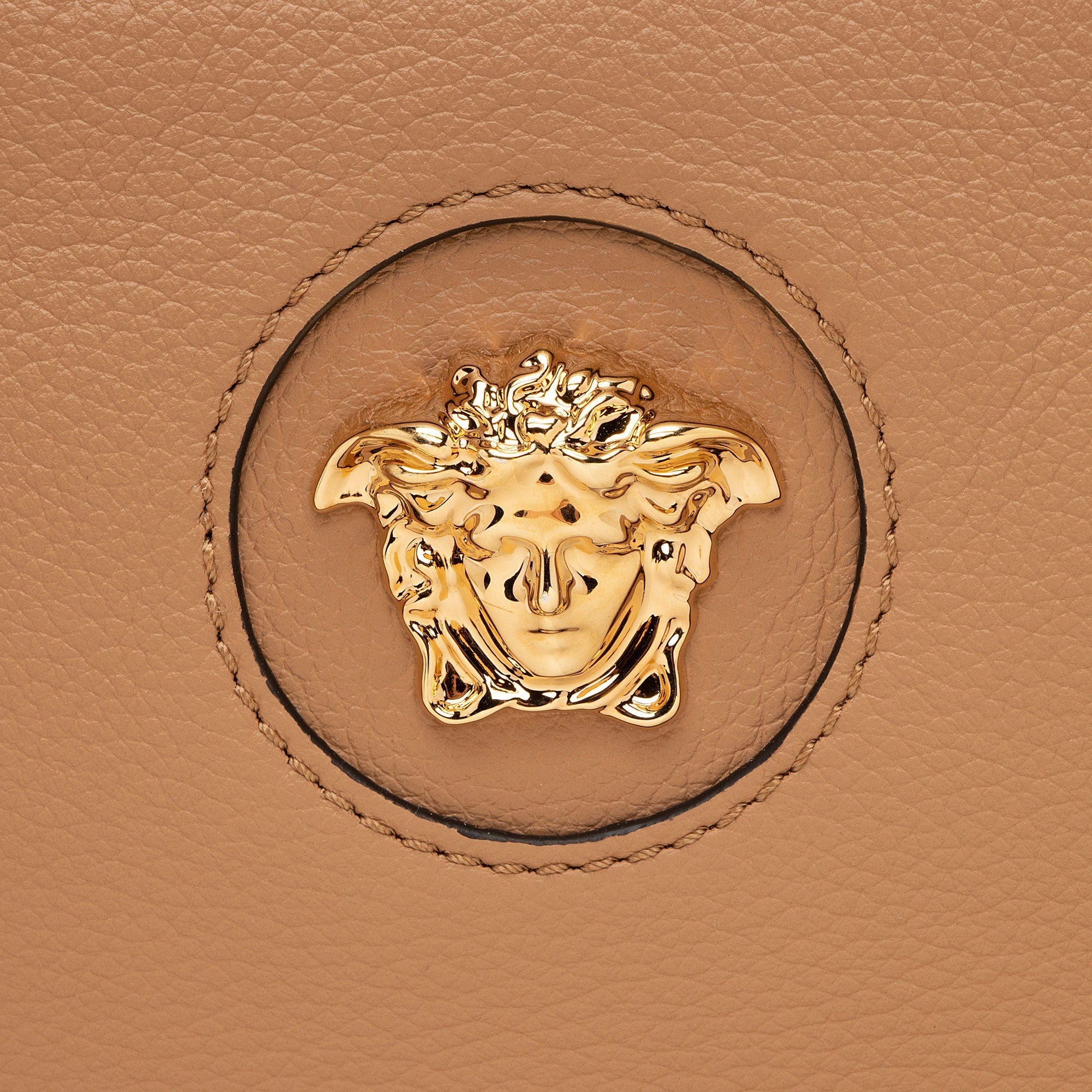Versace Calfskin Medusa Wristlet (SHF-bmnCxU)