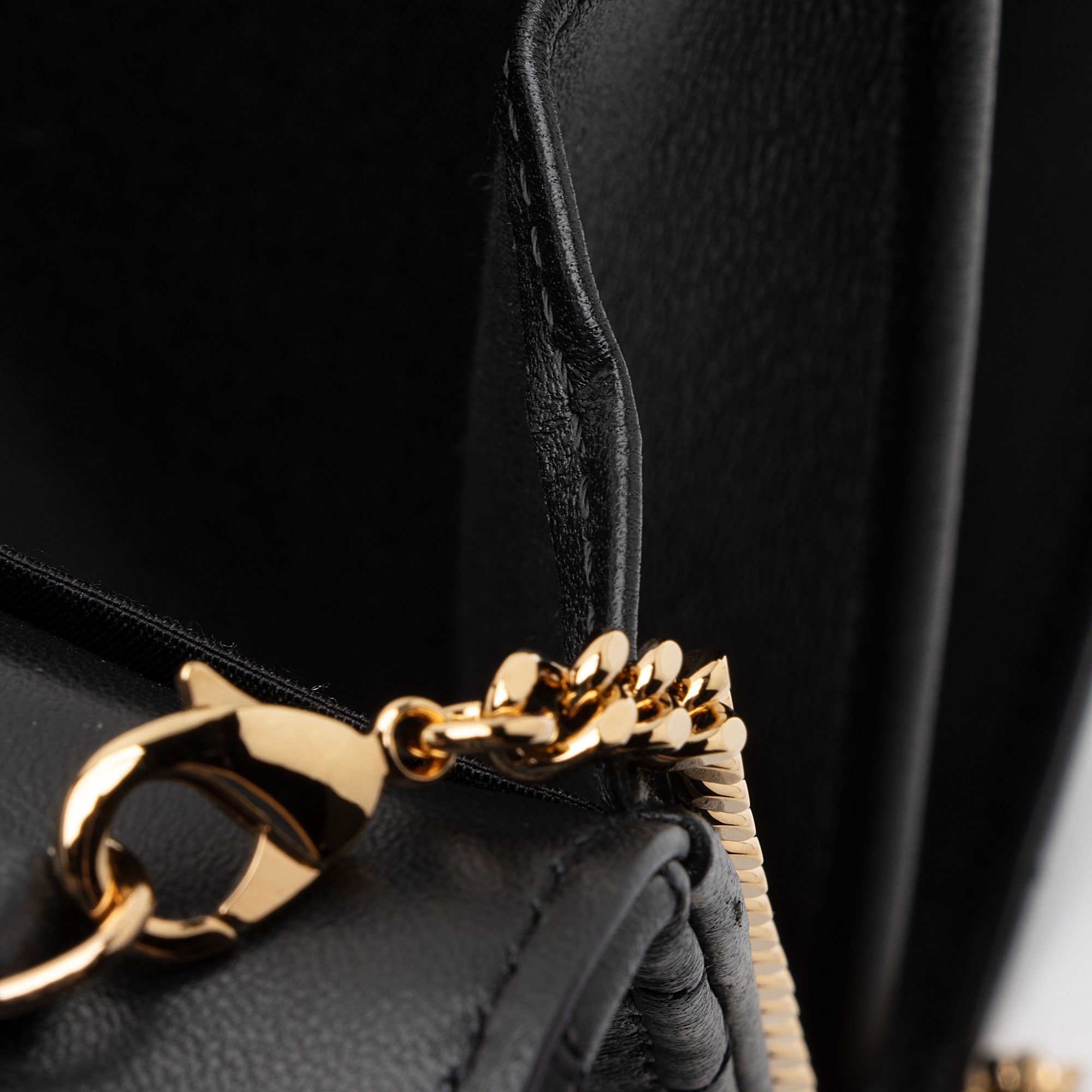 Versace Quilted Lambskin Medusa Wallet On Chain Bag (SHF-kD5DVw)